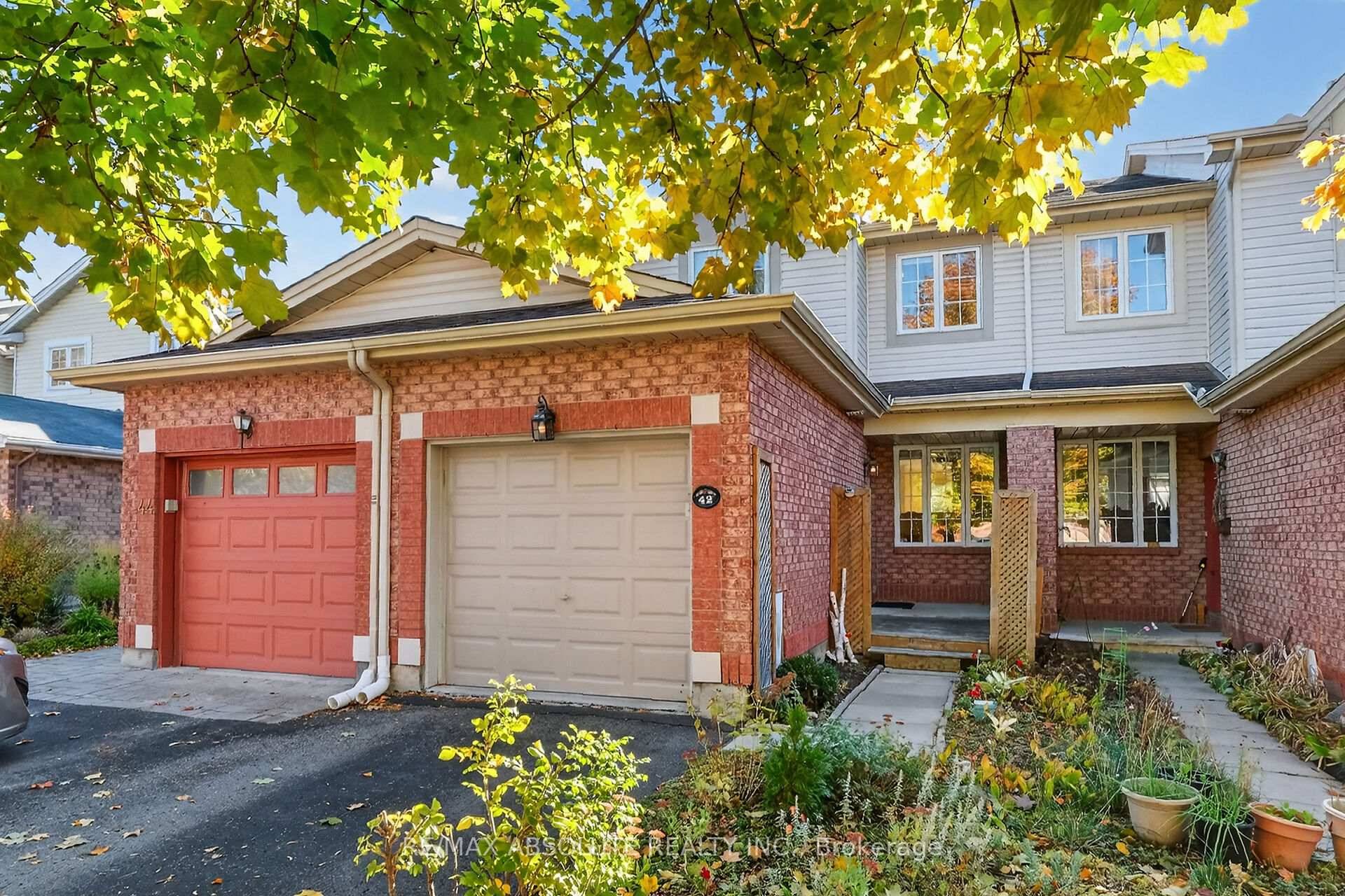 Lovely townhome situated on a quiet crescent surrounded by young families.