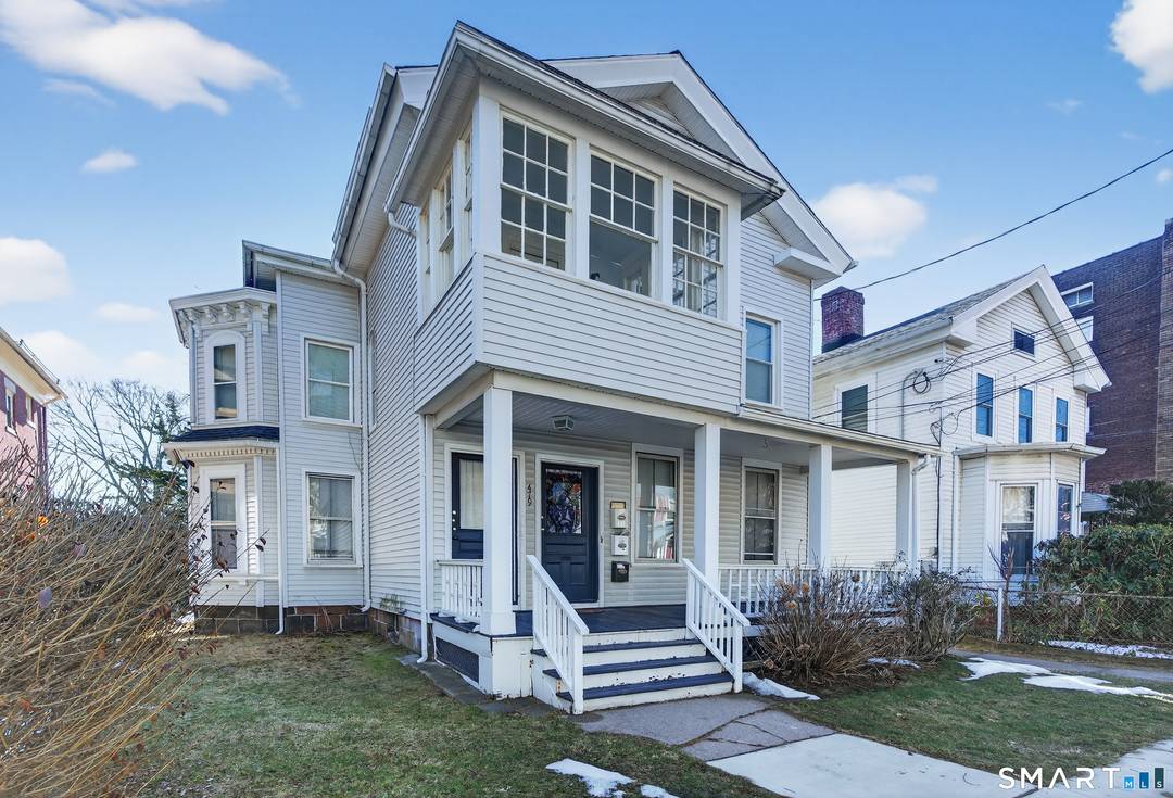 East Rock three family in a prime location steps from gourmet markets, SOM, and Downtown NH Yale !