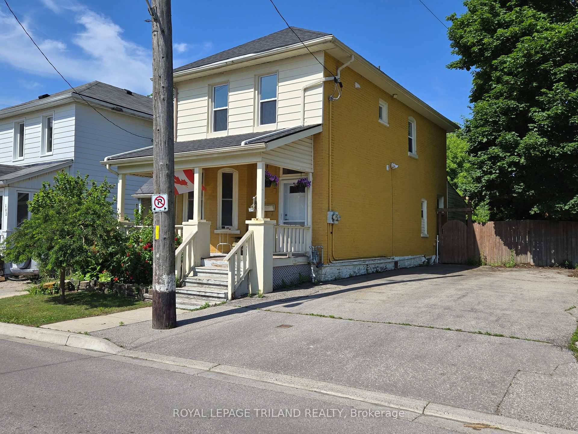 Fully renovated 2 bedroom and 1 full bath upper floor apartment for rent as part of a duplex close to downtown St.