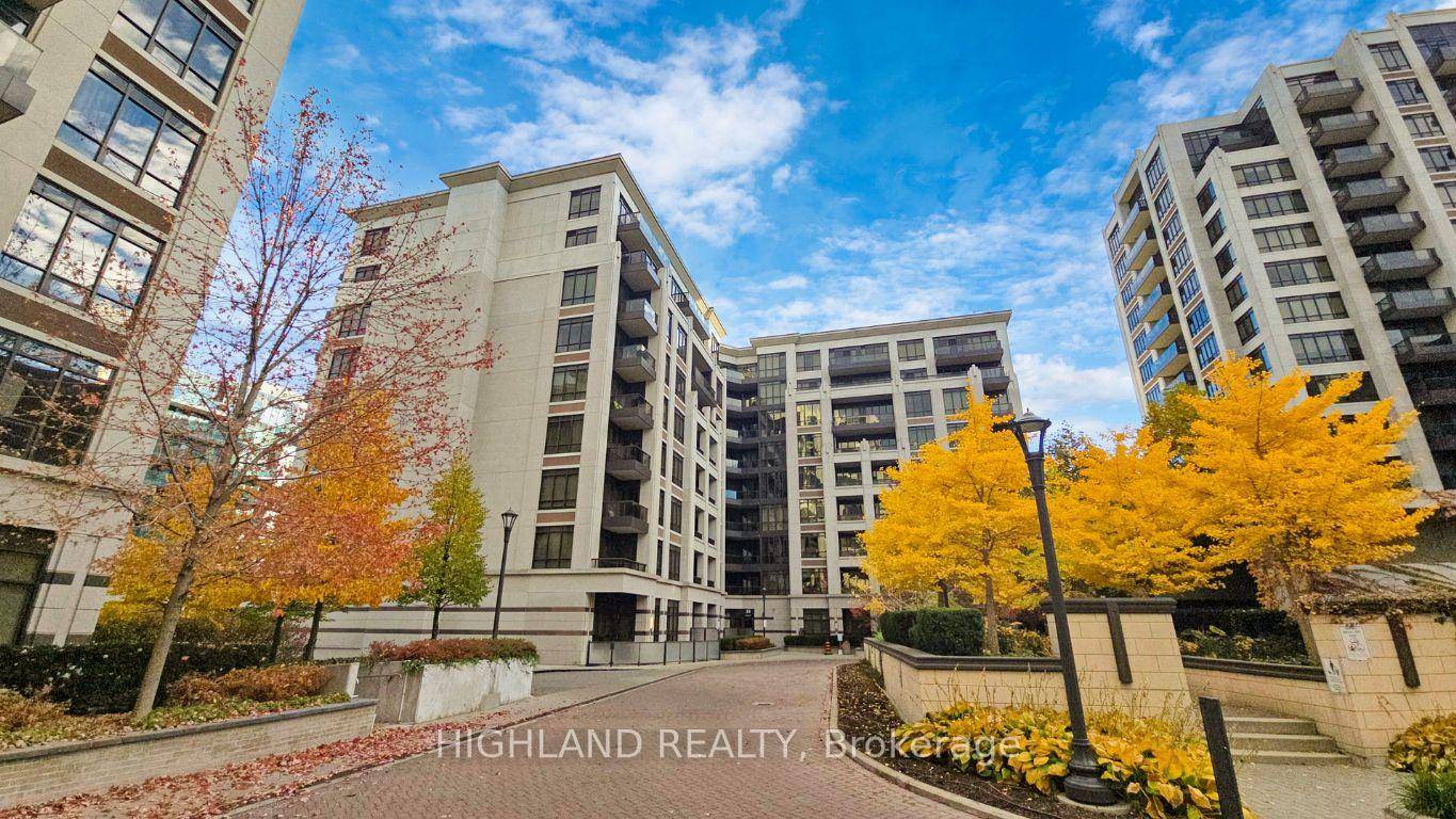 Luxury 1 Bedroom 1 Den, 2 Full Bathrooms Condo in the Heart of Downtown Markham !