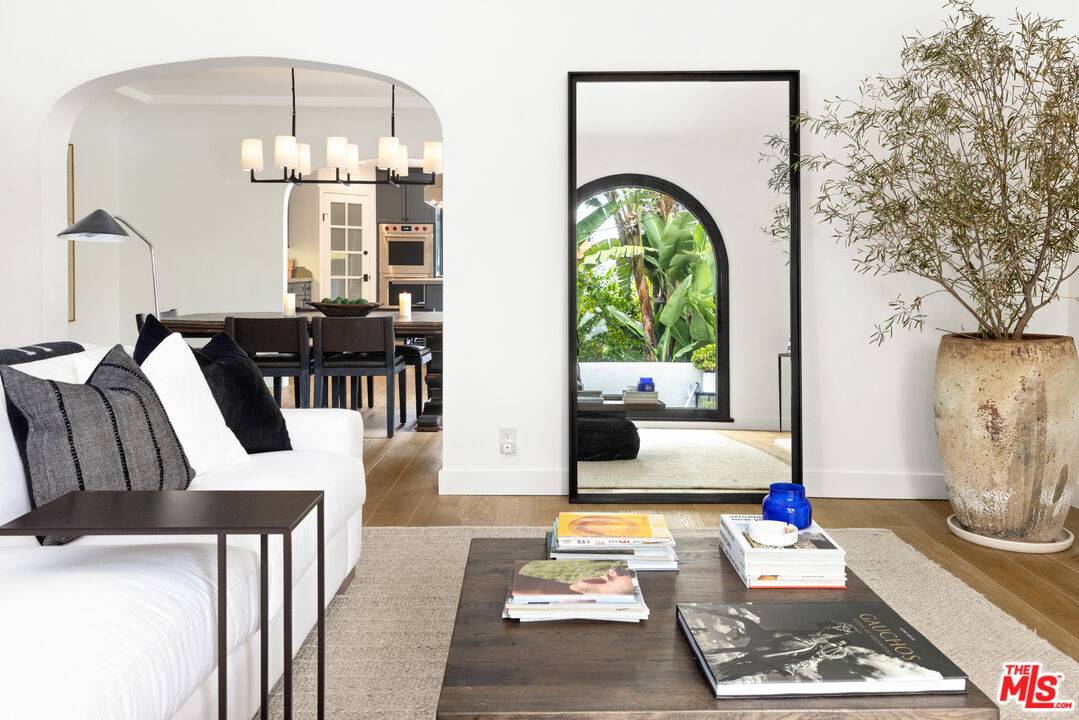 745 N Laurel Ave 2.0 Hollywood Hills East LA