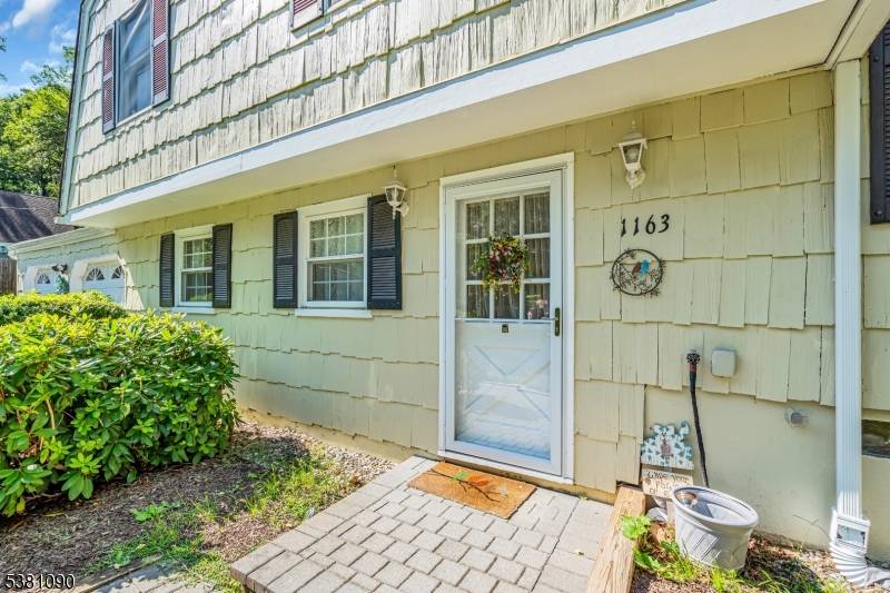 Haven't you been saying you would love to live near Sunset Lake ?