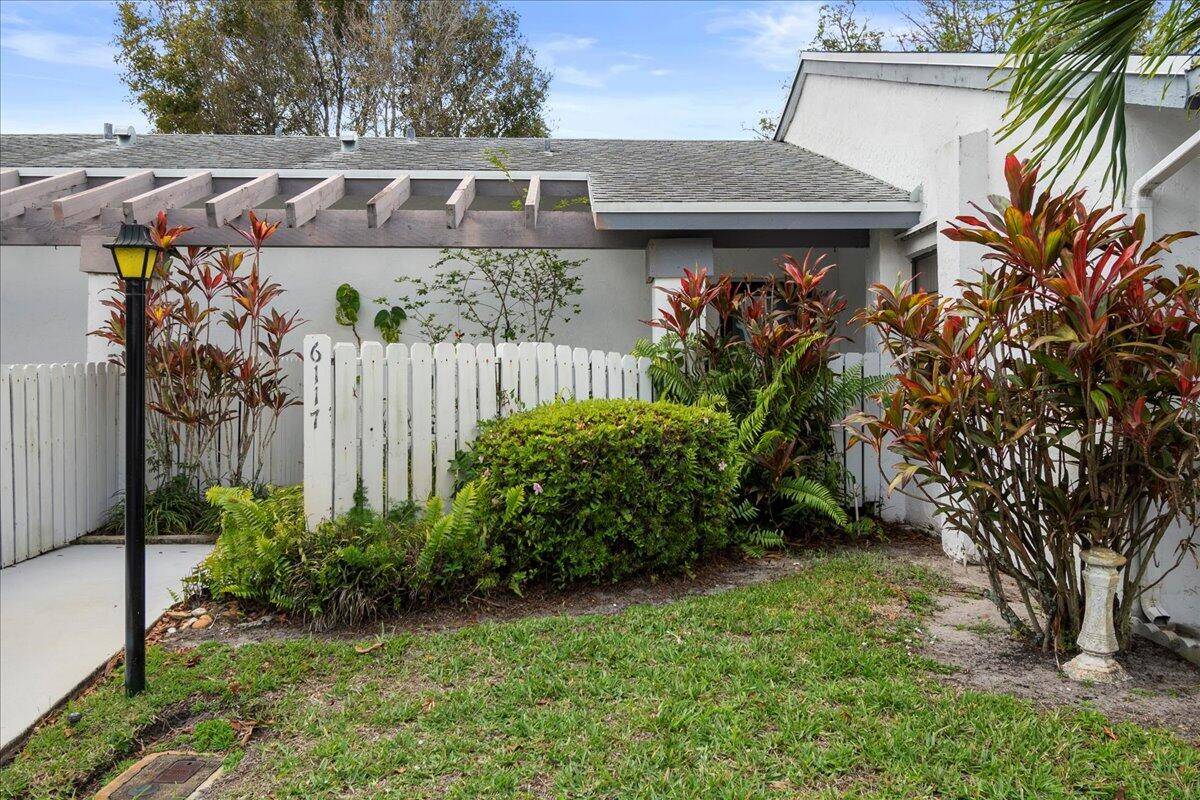 Tucked away in the peaceful community of Woodlake, this 1 bedroom, 1.
