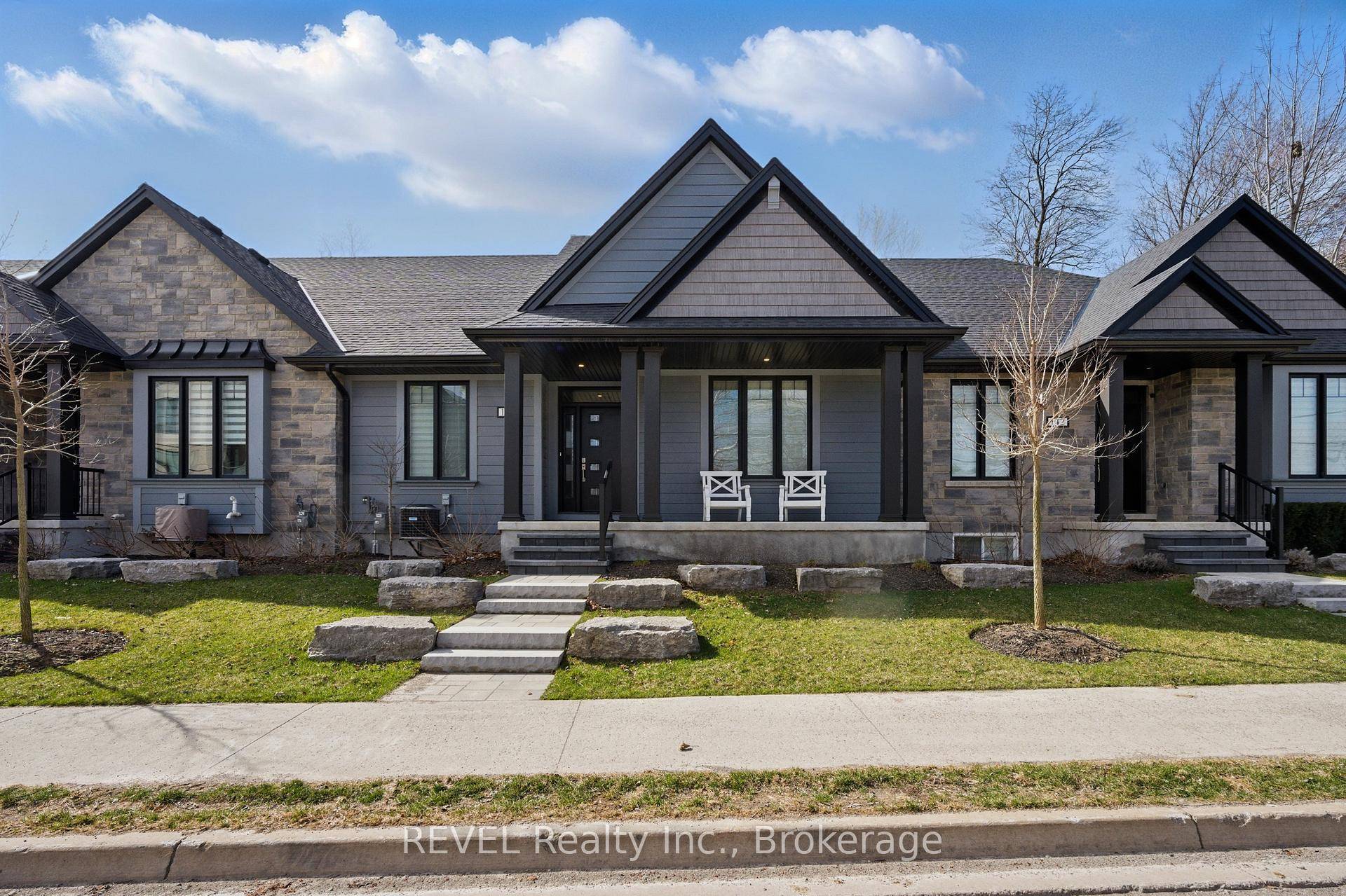 Welcome home to 144 Port Robinson Road located in the prestigious city of Fonthill !