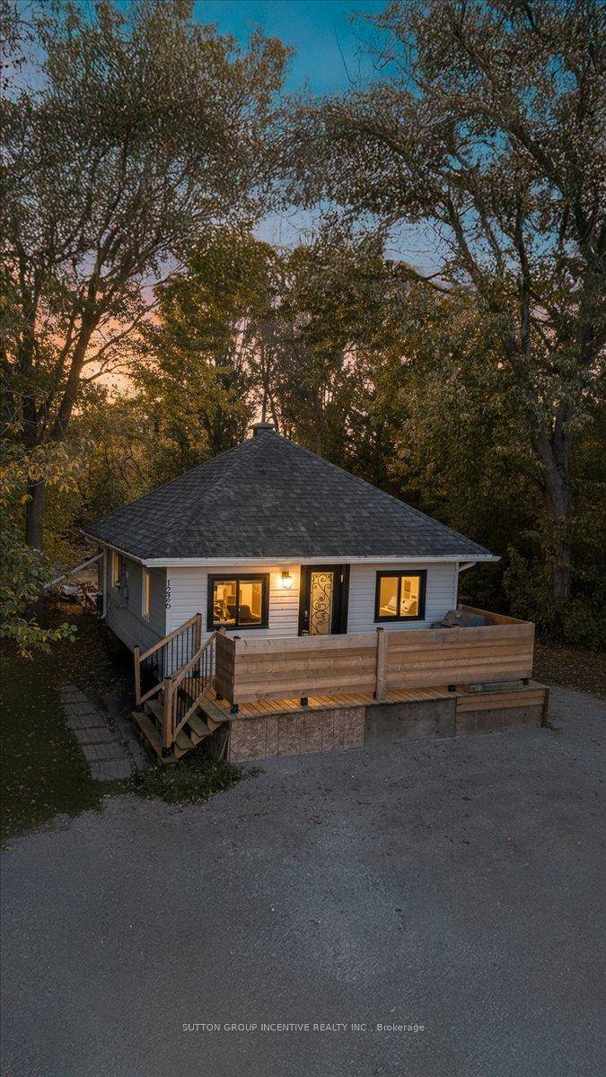 Welcome to 1226 Maple Road, a charming bungalow nestled in the heart of Belle Ewart directly across the street from the sparkling waters of Lake Simcoe.
