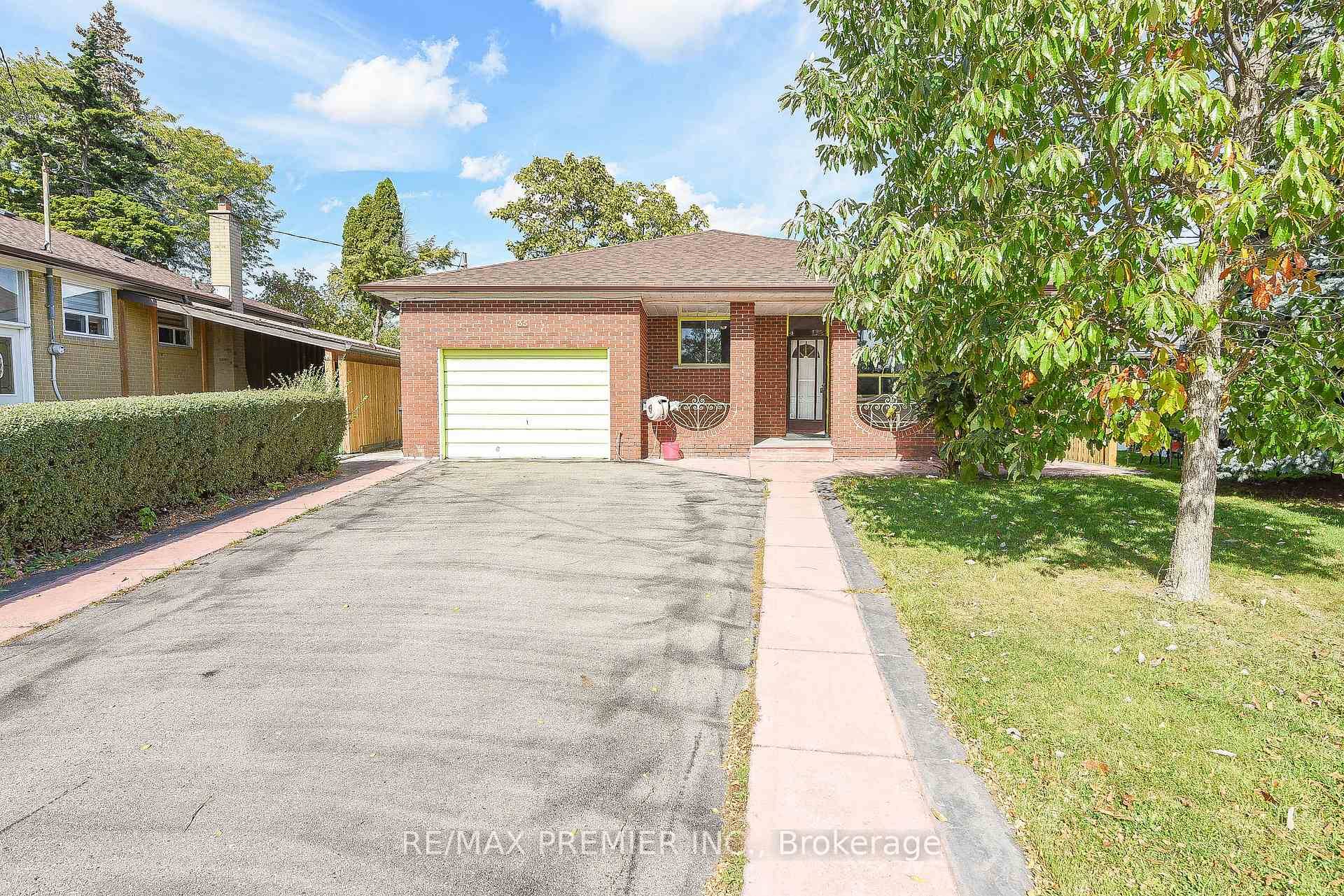 Bright amp ; Spacious 3 3 Bedroom Bungalow in a High Demand Area with a Family Room amp ; Gorgeous Sunroom.