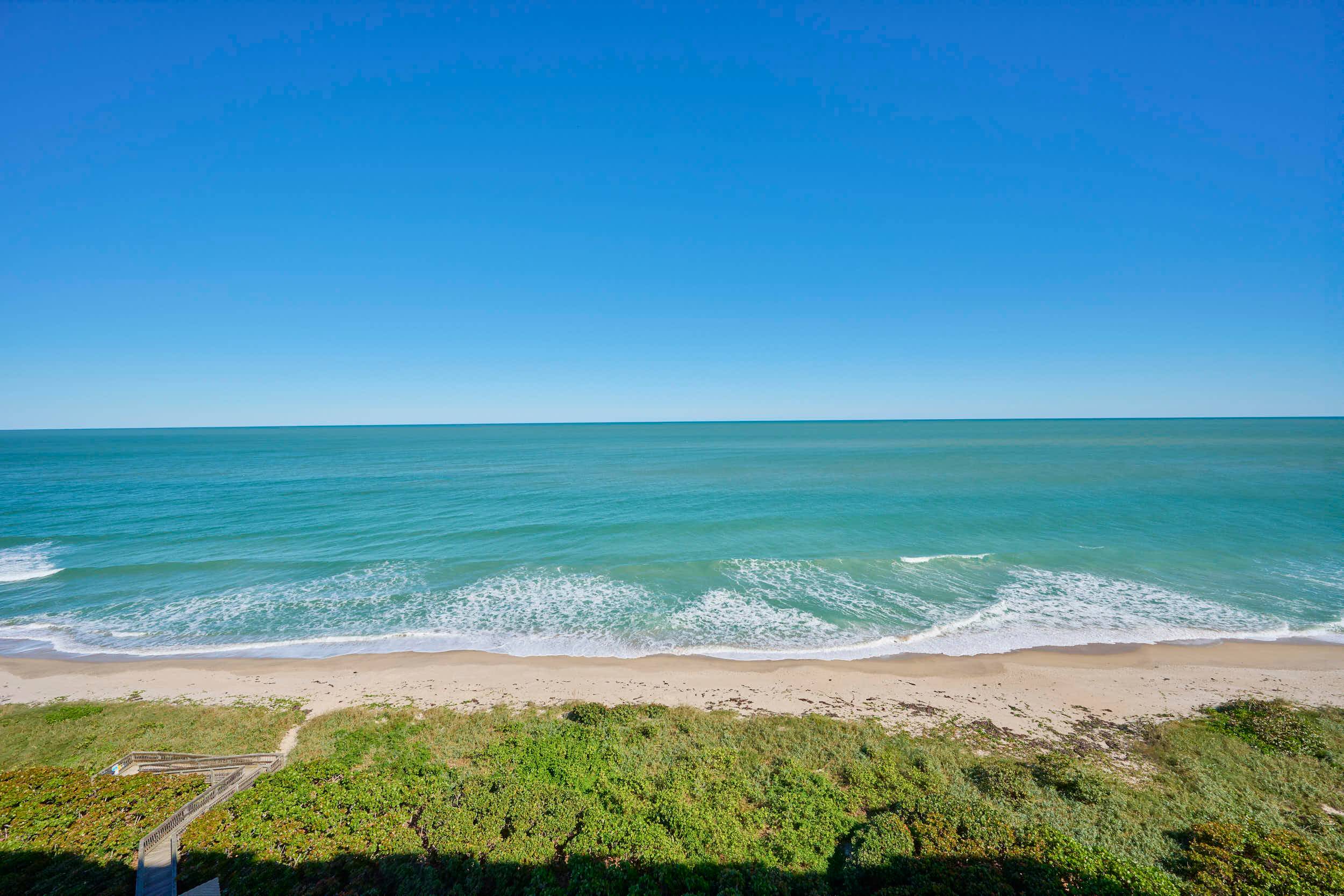 Seasonal Rental Nov 20 25 May 1, 2026 priced 6500 OCEANIQUE is a DIRECT OCEANFRONT PROPERTY This beautiful 10th floor Condo is located on North Hutchinson if you're desiring paradise ...