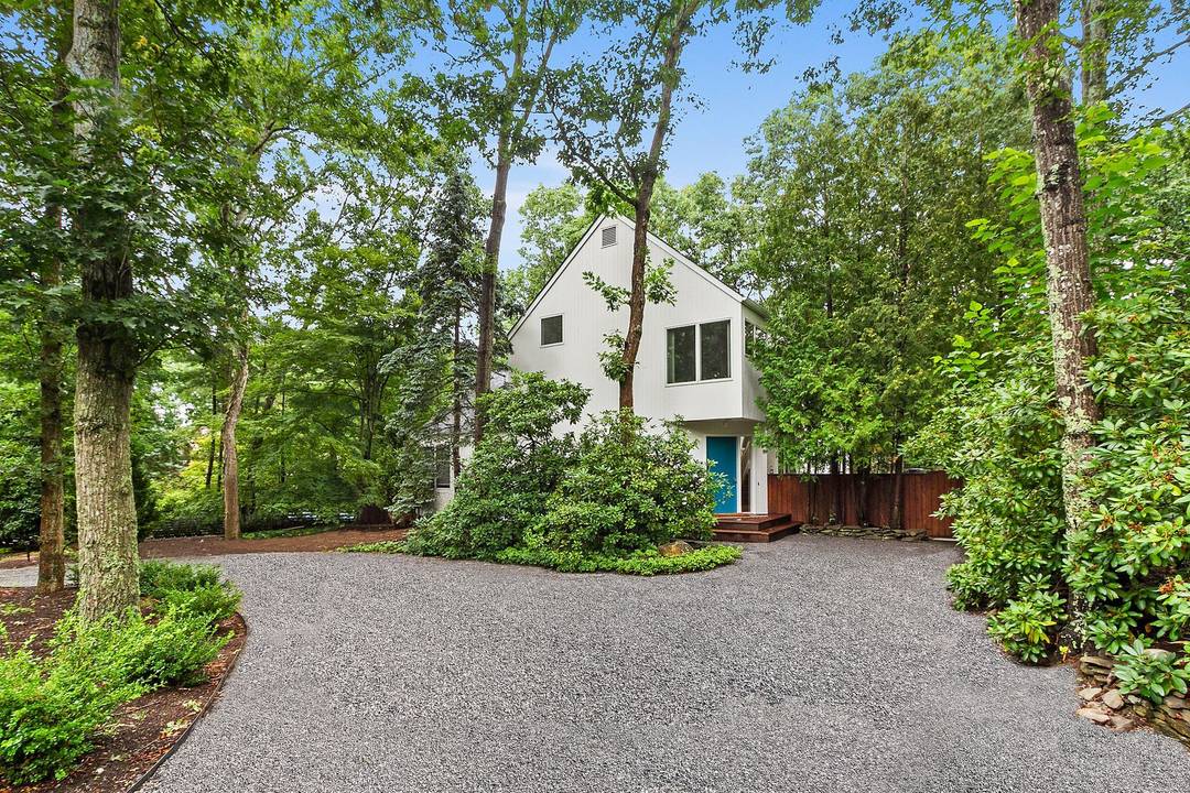 Charming EH Home Close to Bay!