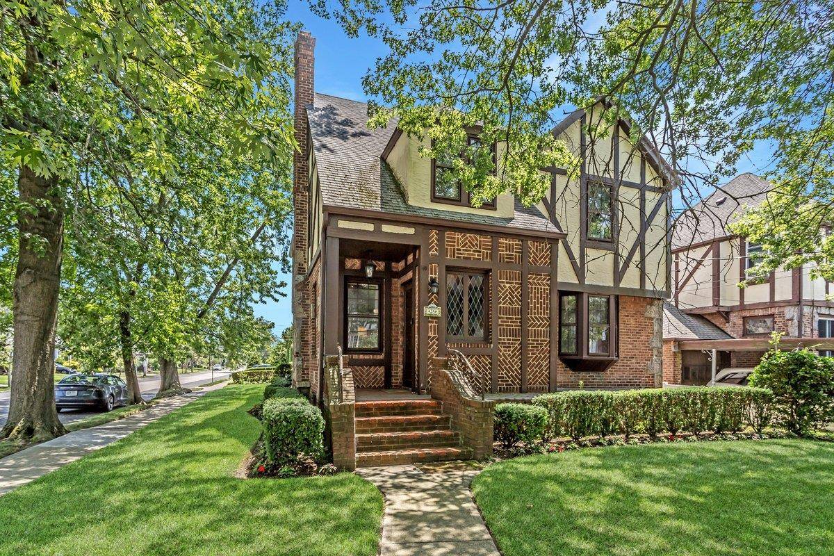 Charming brick colonial in the heart of Lynbrook.