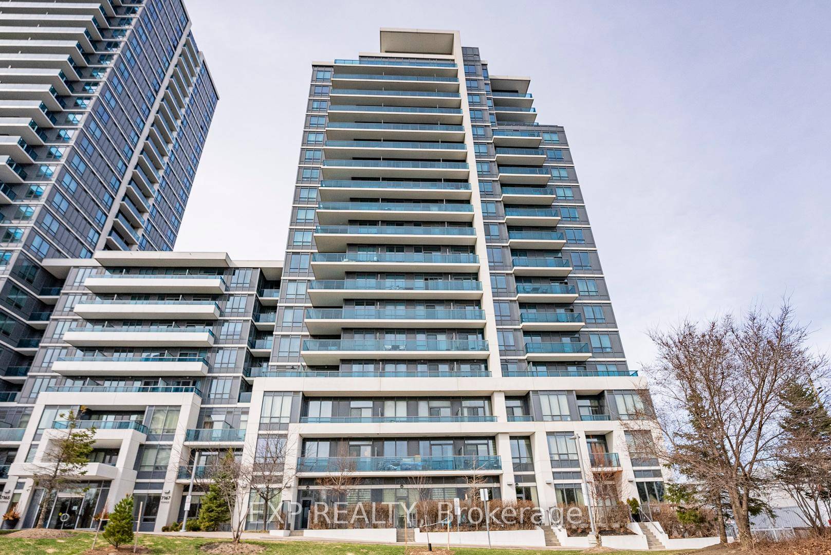 Luxury Condominium. 665 Sqft.