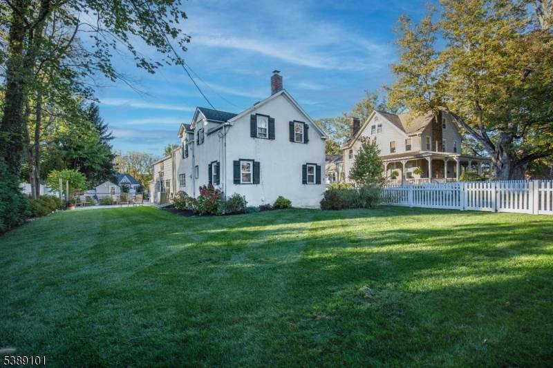 This charming antique house in Mendham Borough offers a prime location on a quiet four home cul de sac, with convenient walk to town access to top ranked schools, parks, ...
