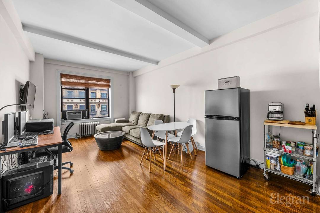 This oversized one bedroom apartment offers the perfect blend of style, space, and convenience in the heart of the Upper West Side.