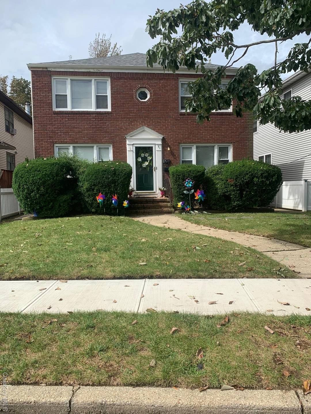 Beautiful 2nd floor 3 bedroom apartment.