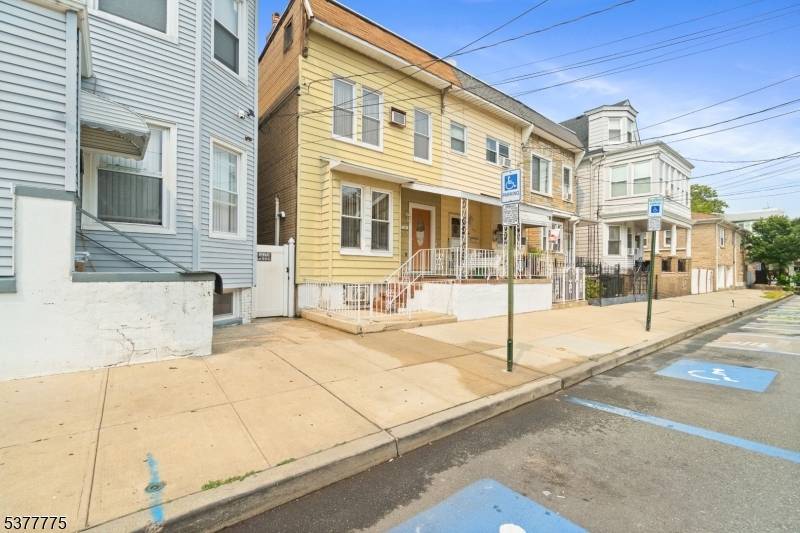 Charming and Well Maintained Home in Prime Harrison Location !