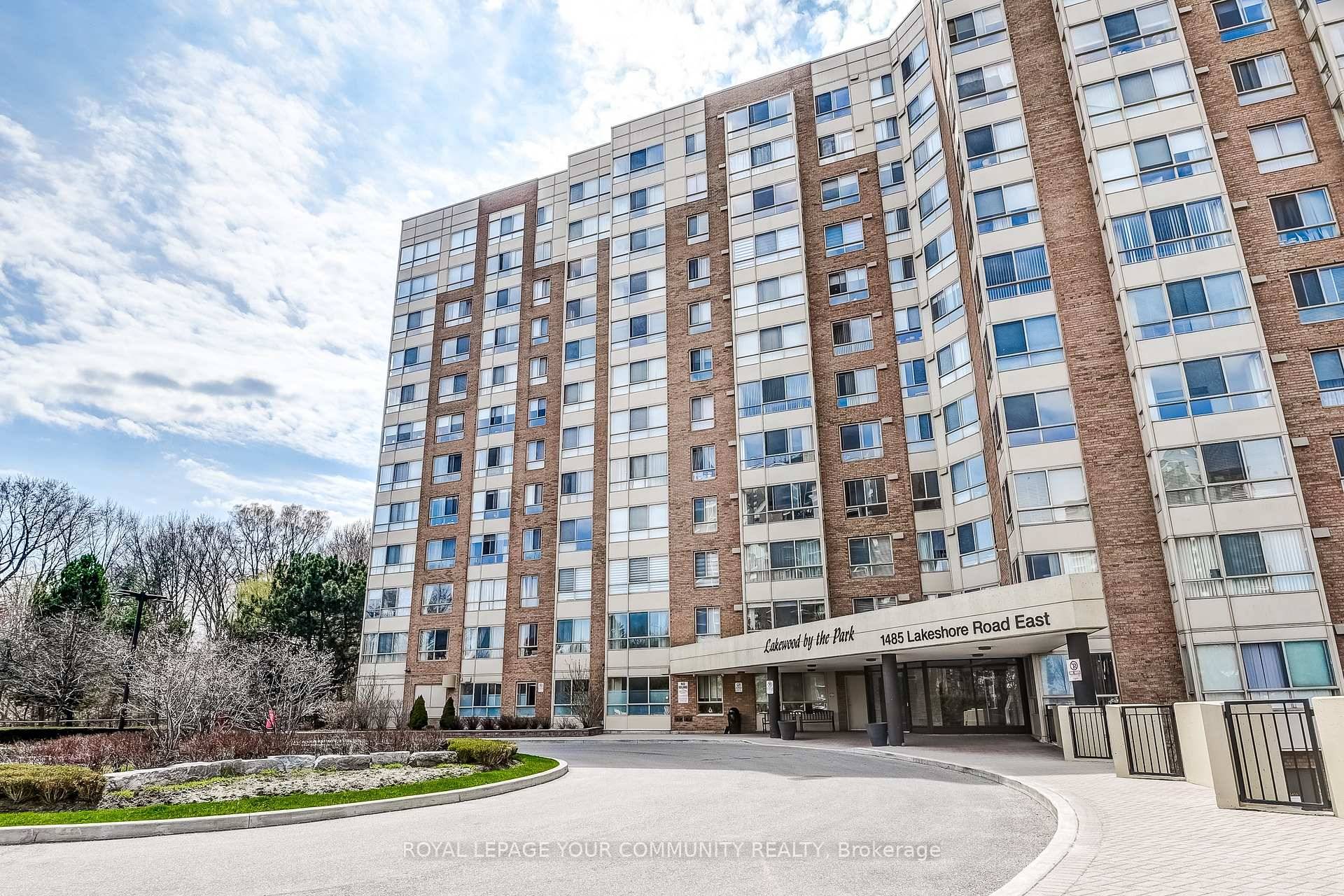 Exceptionally spacious amp ; filled with natural light, this unit features more windows than comparable ones, offering fantastic views.