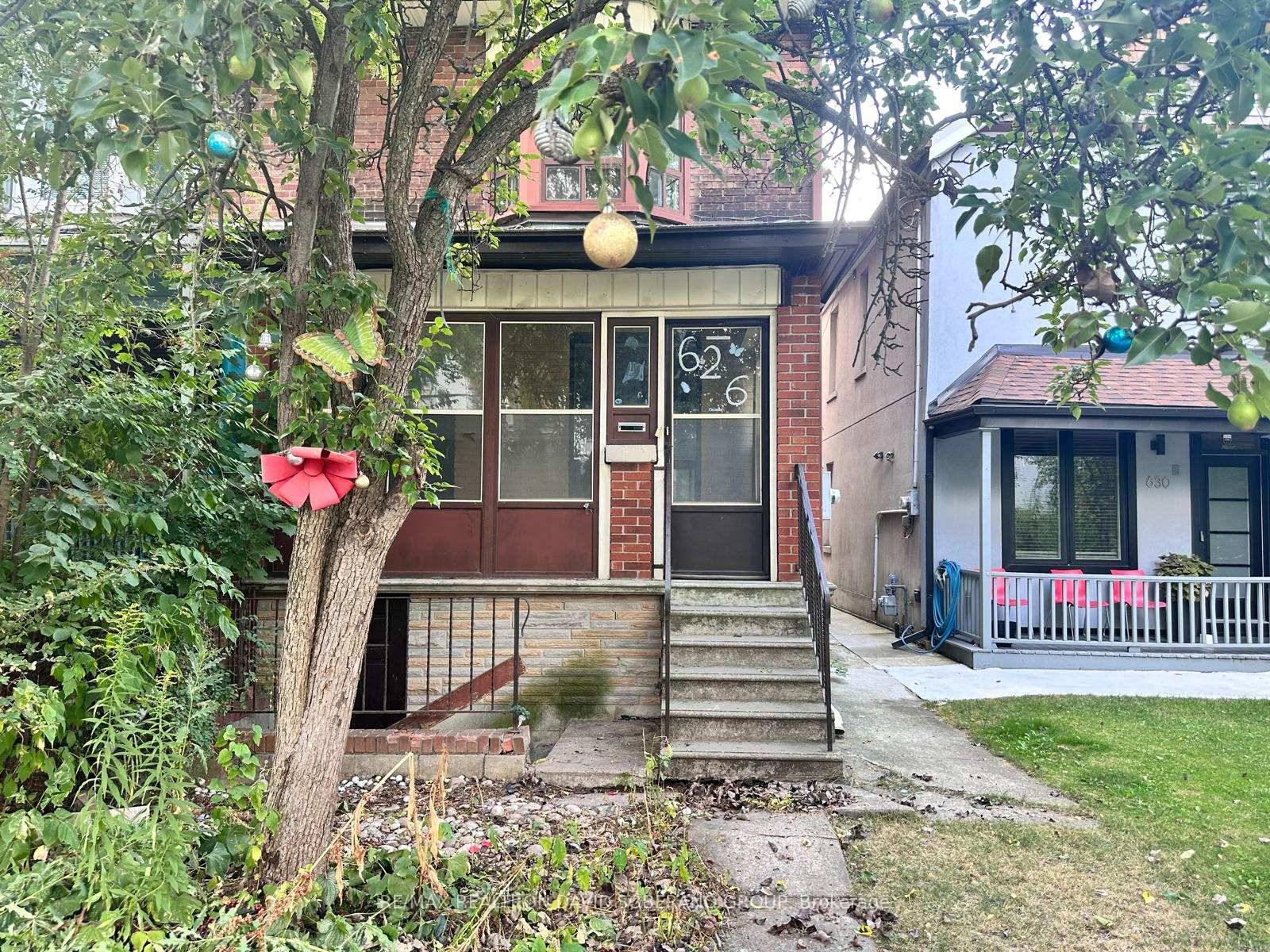 ATTENTION INVESTORS amp ; RENOVATORS, Dont Miss this Exceptional Opportunity on the Prestigious, Family Friendly Shaw Street in the coveted Palmerston Little Italy.