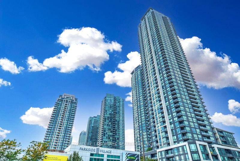 Stunning corner suite 2 bedroom, 2 bathroom with 9 ft ceilings and expansive floor to ceiling windows, offering excellent natural light and breathtaking panoramic city views.