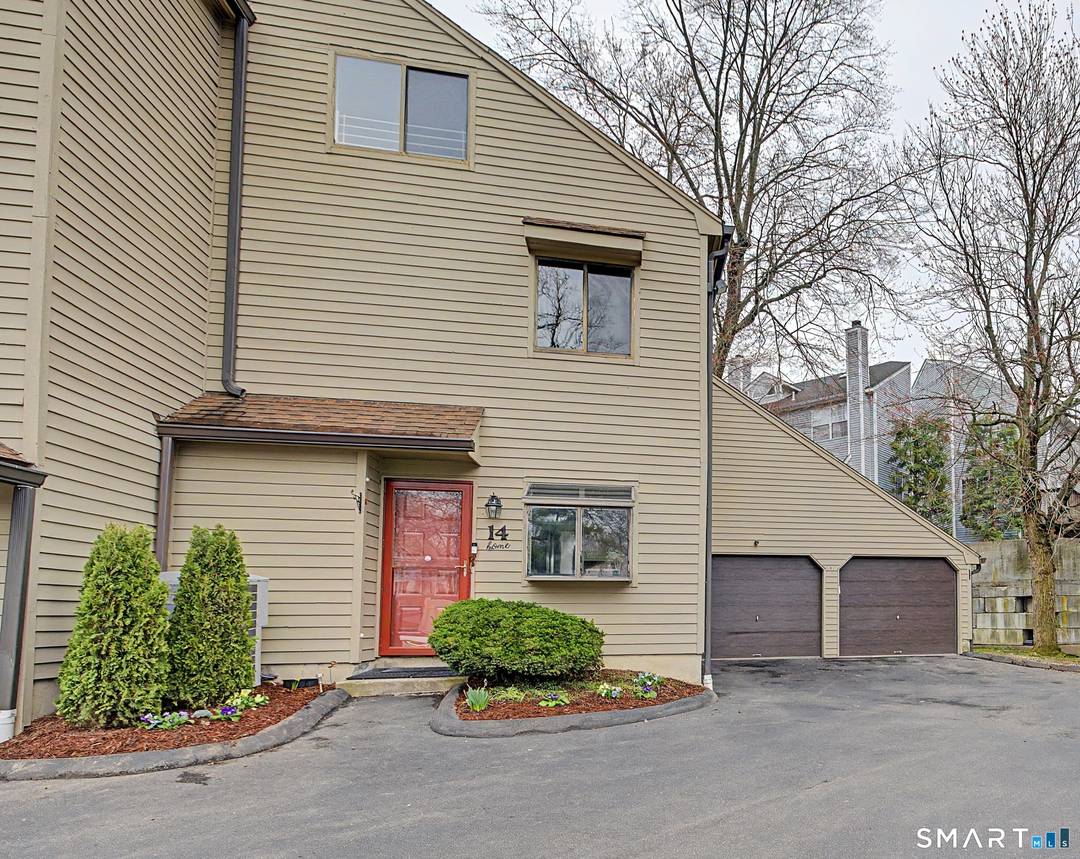 Tucked away in a quiet complex in Glenbrook, this 3 bed 1.
