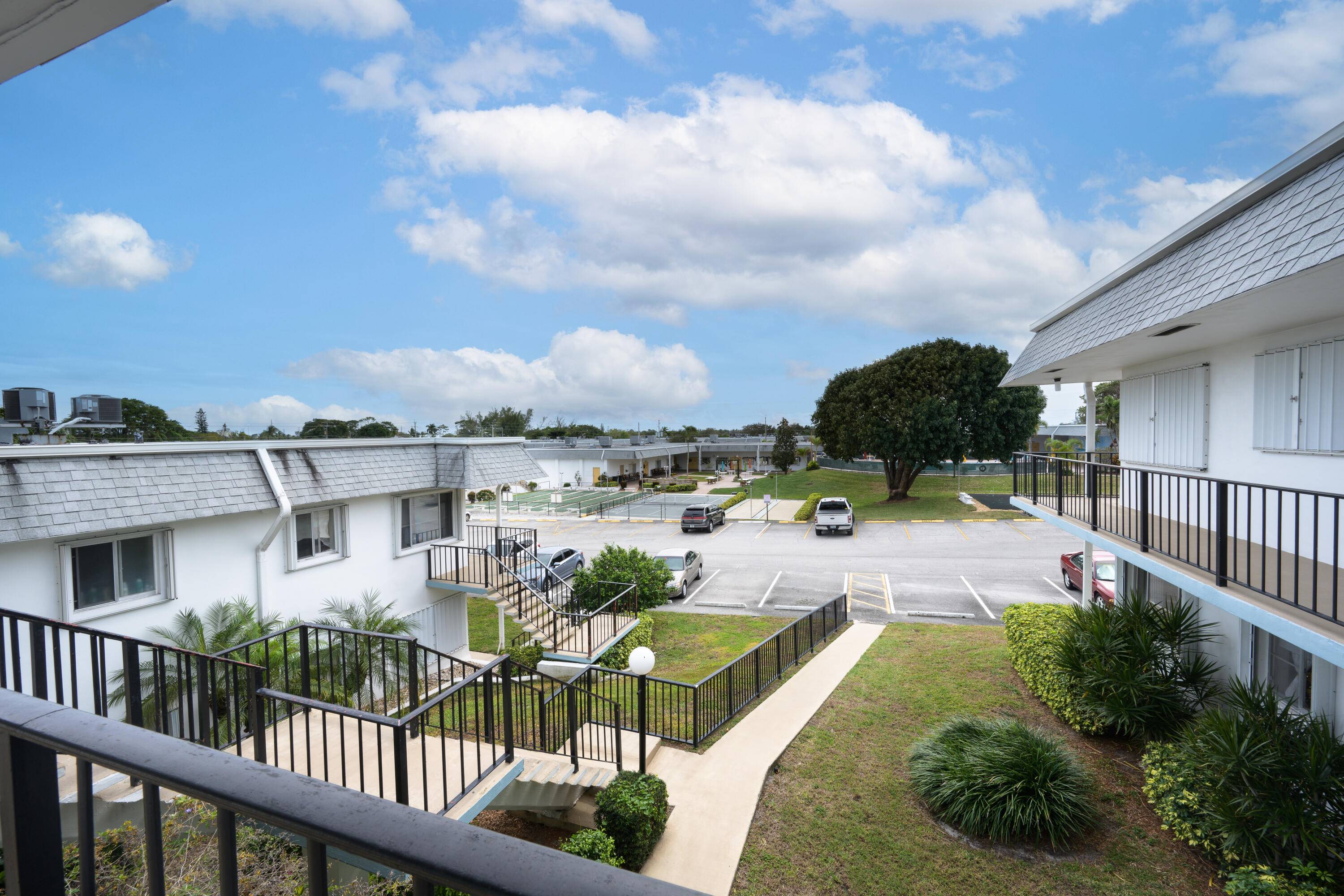 You will love living at this well maintained 55 community on beautiful Lake Osborne.