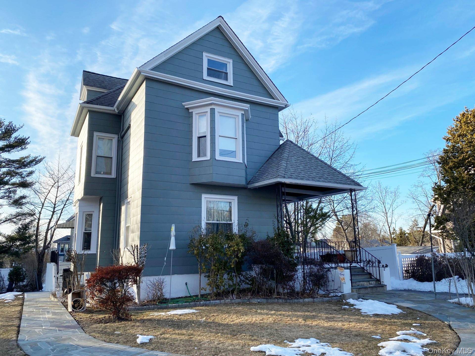 Gorgeous, bright, completely renovated 3 br in Ossining.
