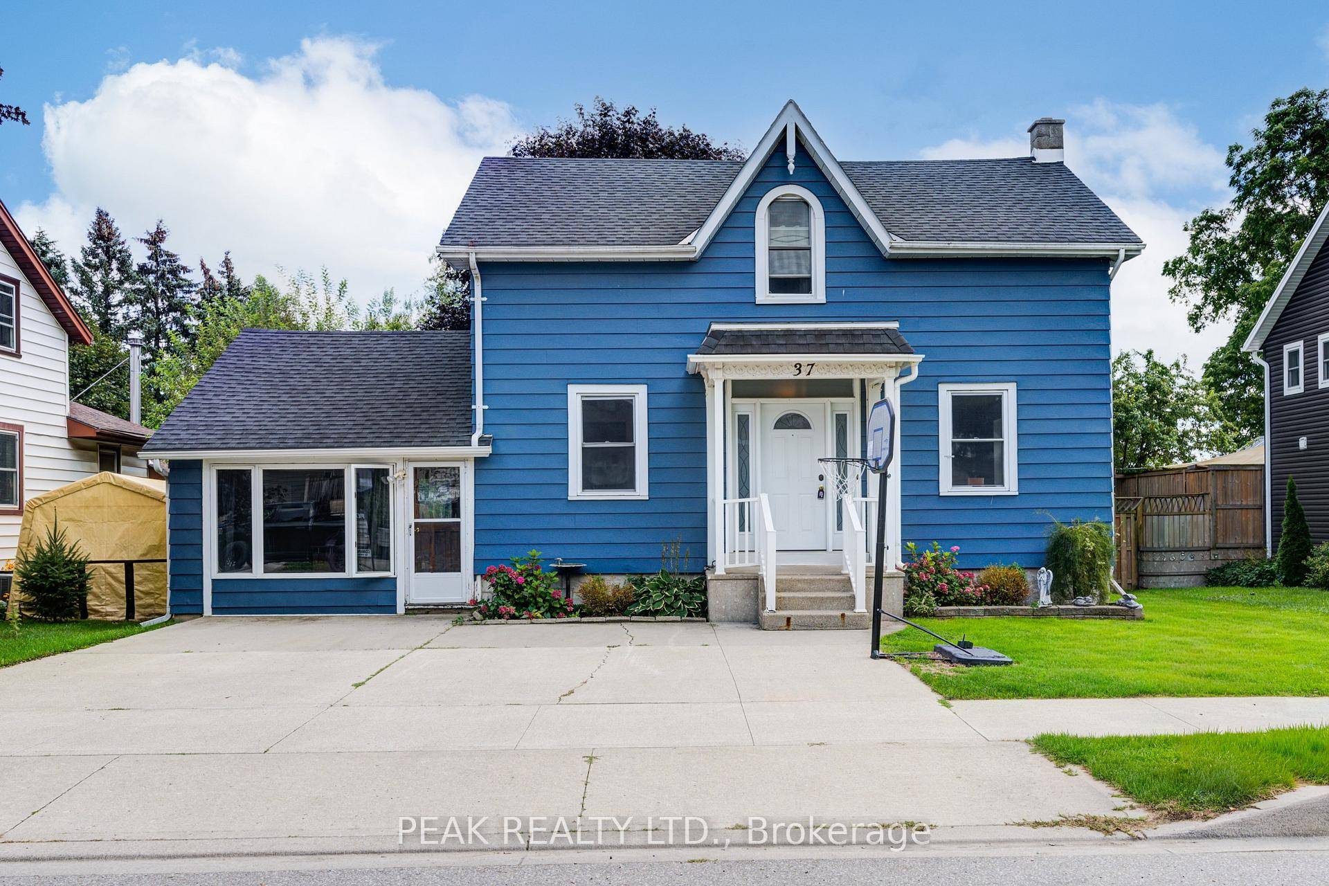 Discover an exceptional family home in a prime location !