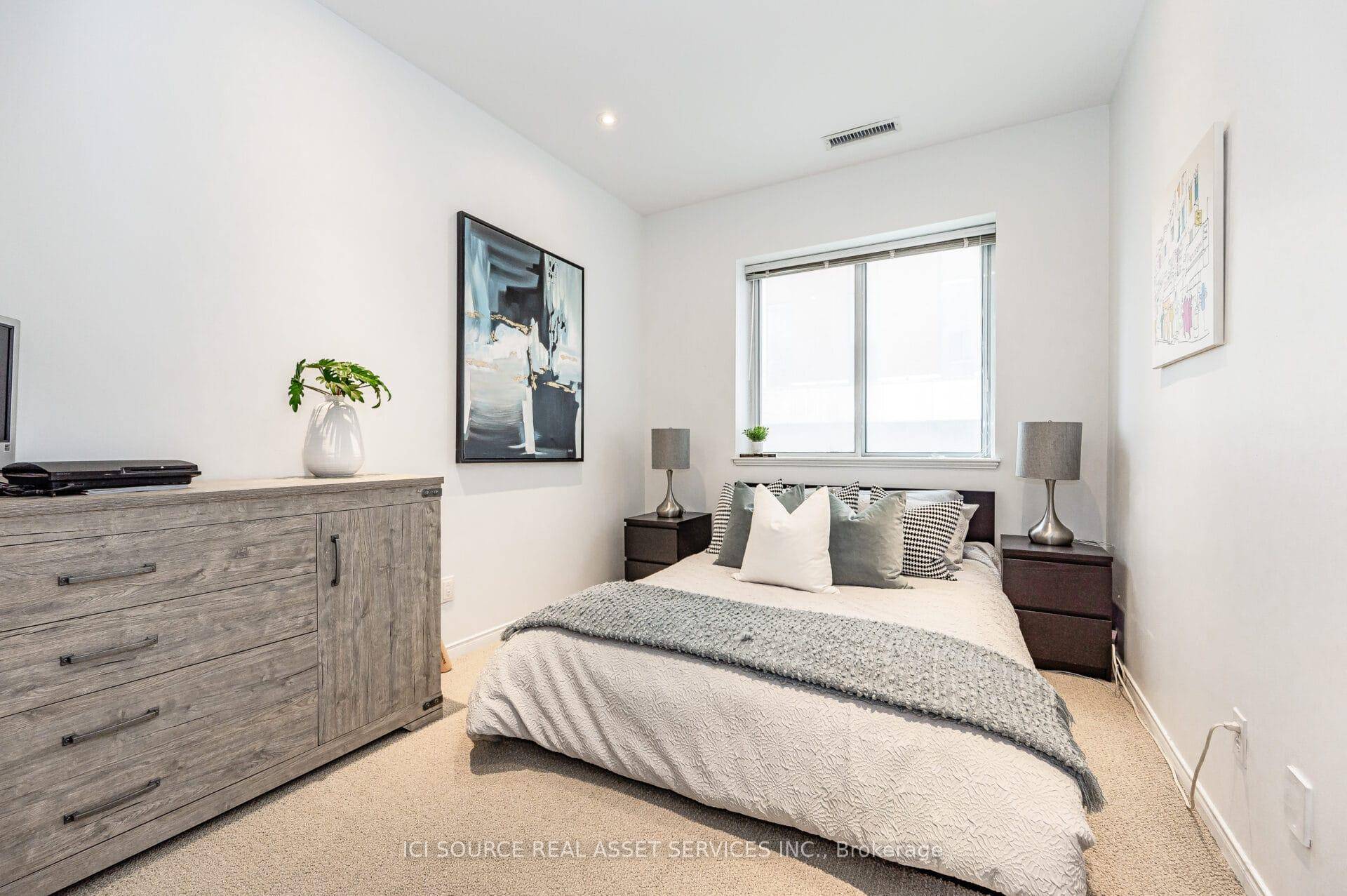 Boutique building with only 46 units, located in the heart of Bayview Eglin ton.
