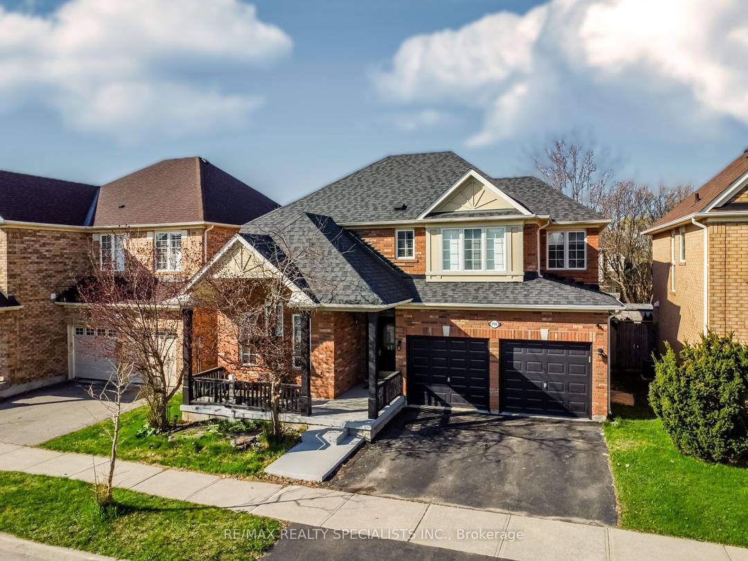 Welcome to beautiful Detach in Milton, a stunning Mattamy built Scottswood model located in the highly sought after Clark neighborhood of Hawthorne Village.