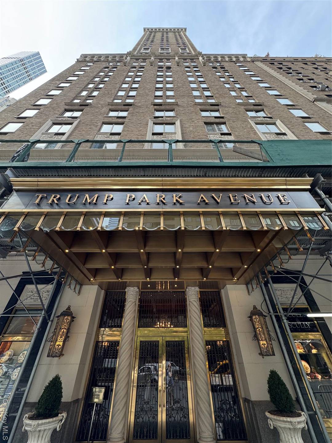 Discover the pinnacle of sophisticated Manhattan living with this elegant one bedroom condominium at the prestigious Trump Park Avenue, located at one of the city's most coveted addresses, 502 Park ...