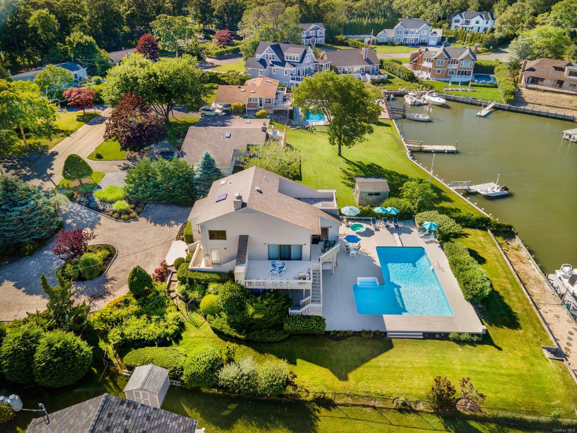 Lovely area, quiet and residential close to shopping and a couple of miles to Red Creek Park in Hampton Bays, Pickleball and Tennis courts.