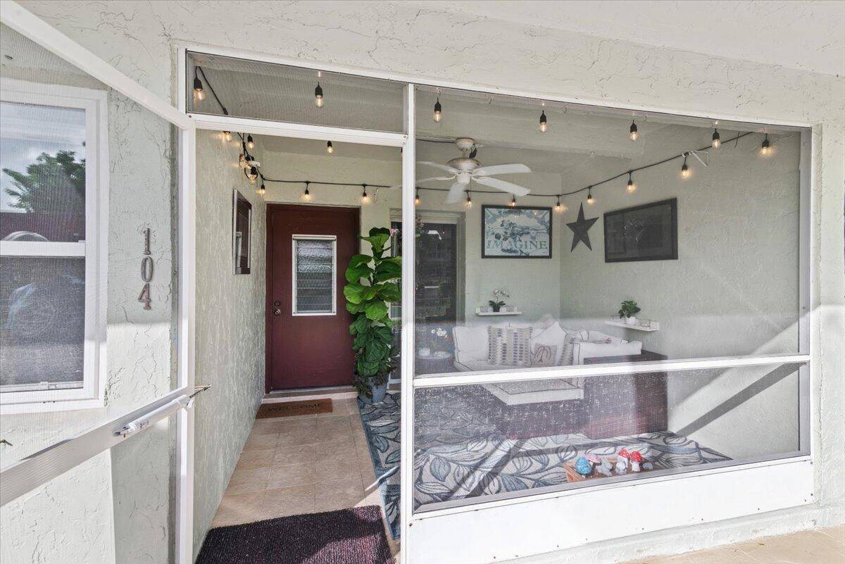 Turnkey 2 2 in very desirable 2 story building.
