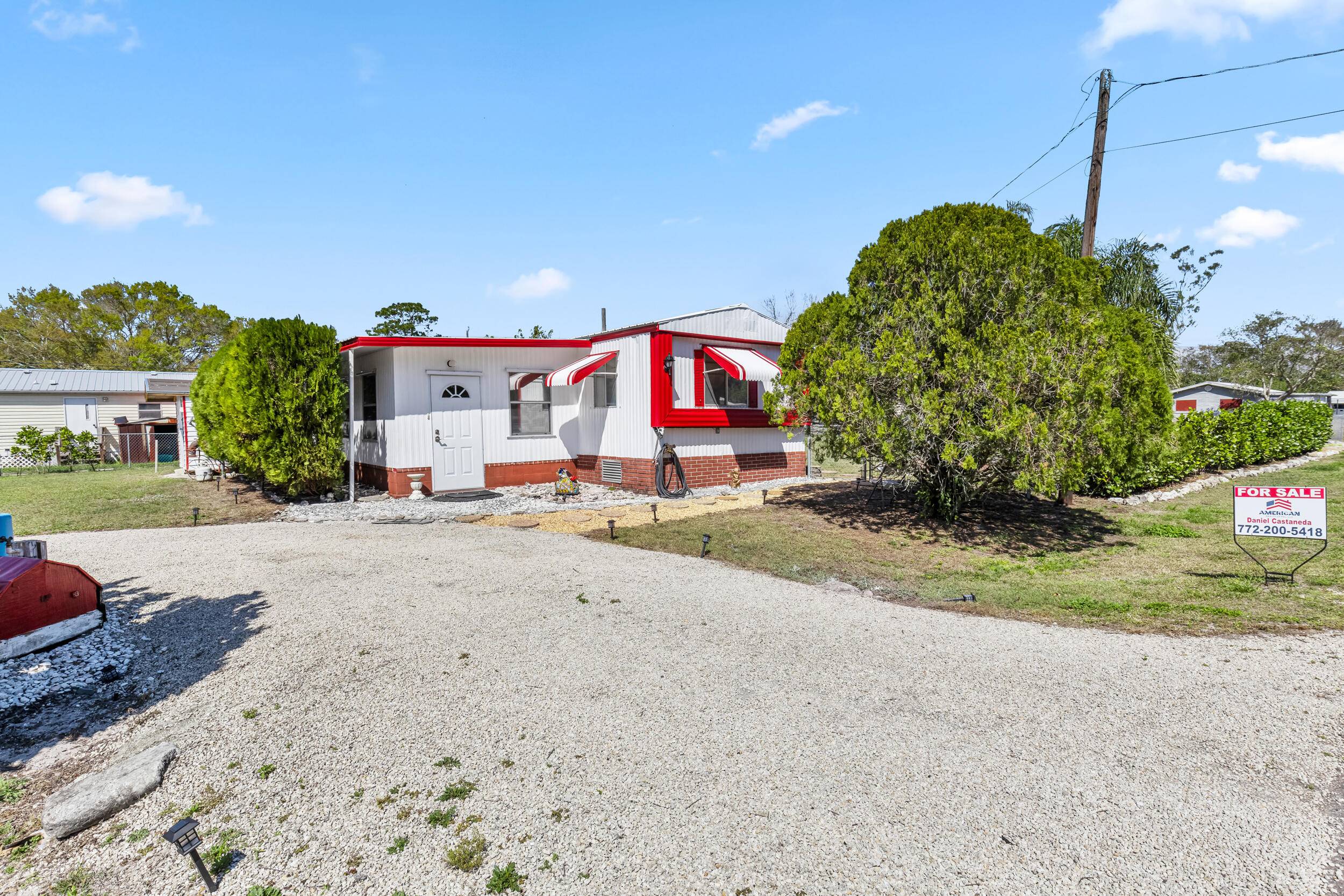 This well maintained 2 bedroom 1.