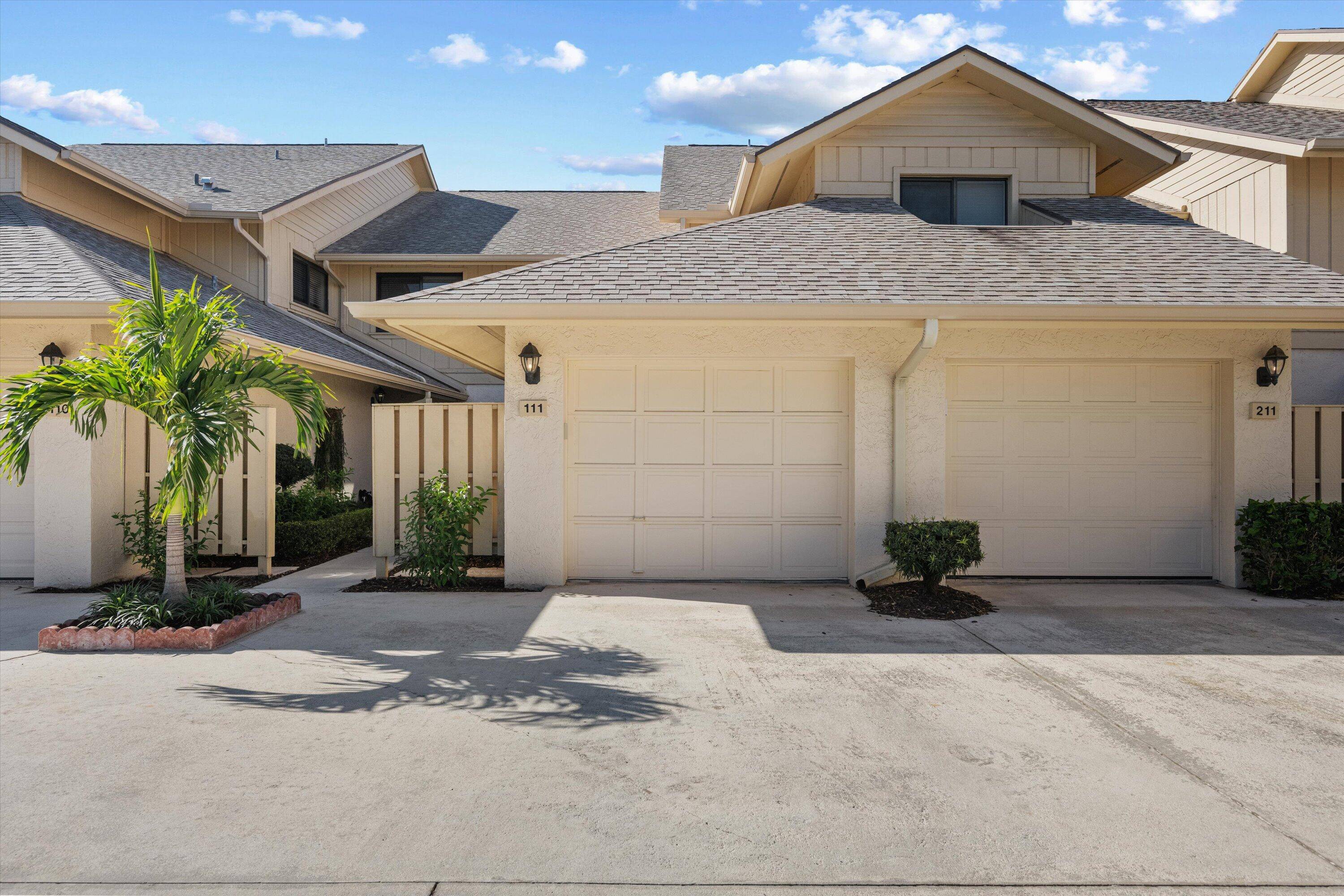 LOVELY GOLF COURSE VIEWS FROM THIS 2 BEDROOM 2 BATH FIRST FLOOR UNIT IN THE WATERBEND COMMUNITY OF JONATHANS LANDING.