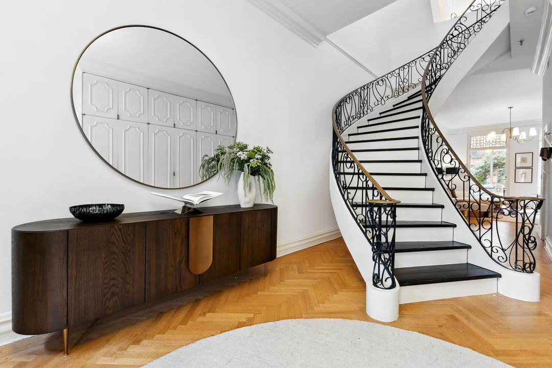 Quintessential UWS location on the park block of West 83rd Street between Central Park West amp ; Columbus Avenue.