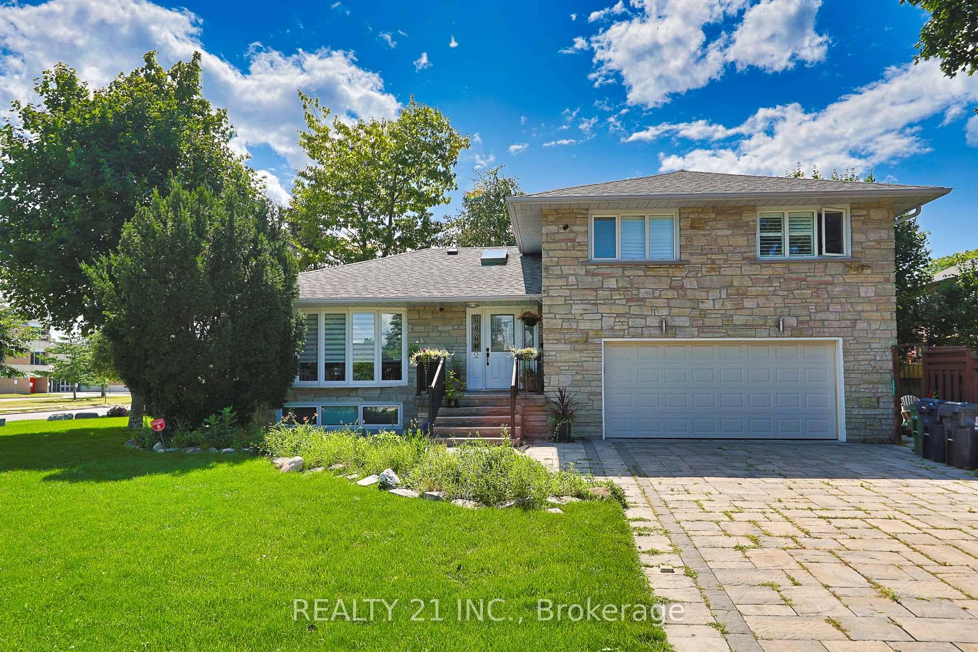 Welcome to this freshly painted, bright, and spacious 2 bedroom, 2 washroom gem located in the prestigious and family friendly Guildwood Village !