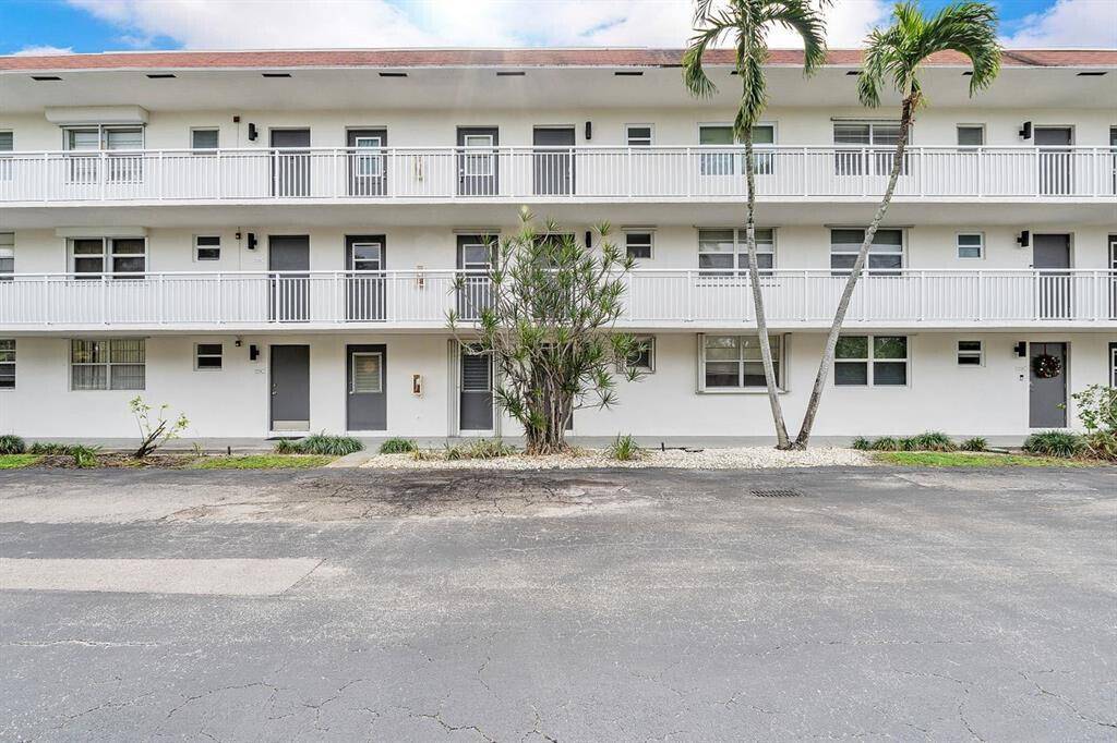 Welcome to your perfect retreat at 4025 N Federal Highway, Oakland Park !