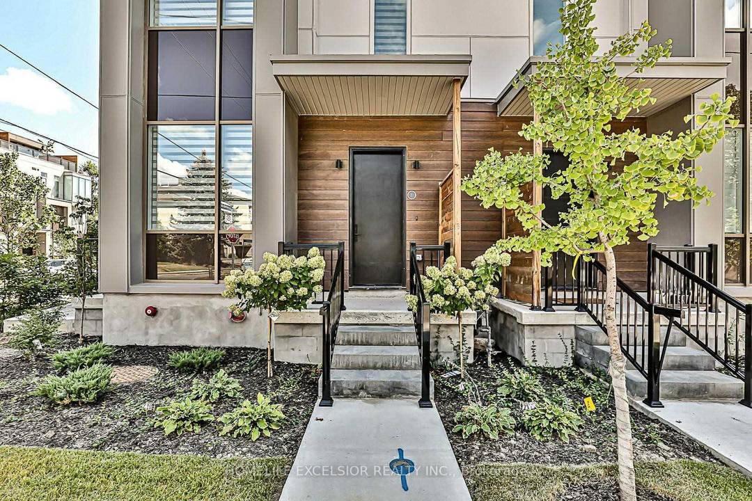 FURNISHED. Luxury End Unit Town Home at the Prestigious Bayview Village, Tinted Windows, 10 Ft Ceiling on Main Floor, Pot lights, B ISpeakers for Home Stereo System, 335 sqft Stunning ...