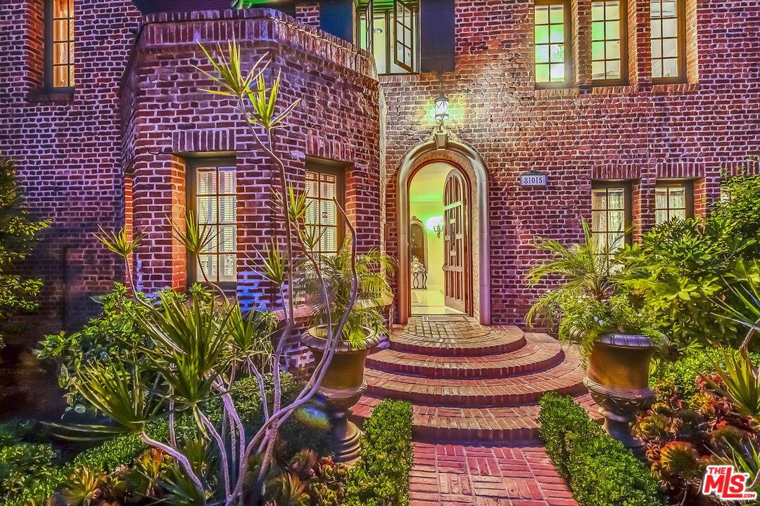 805 N Bedford Dr 4BR Beverly Hills Post Office | B.H.P.O. La