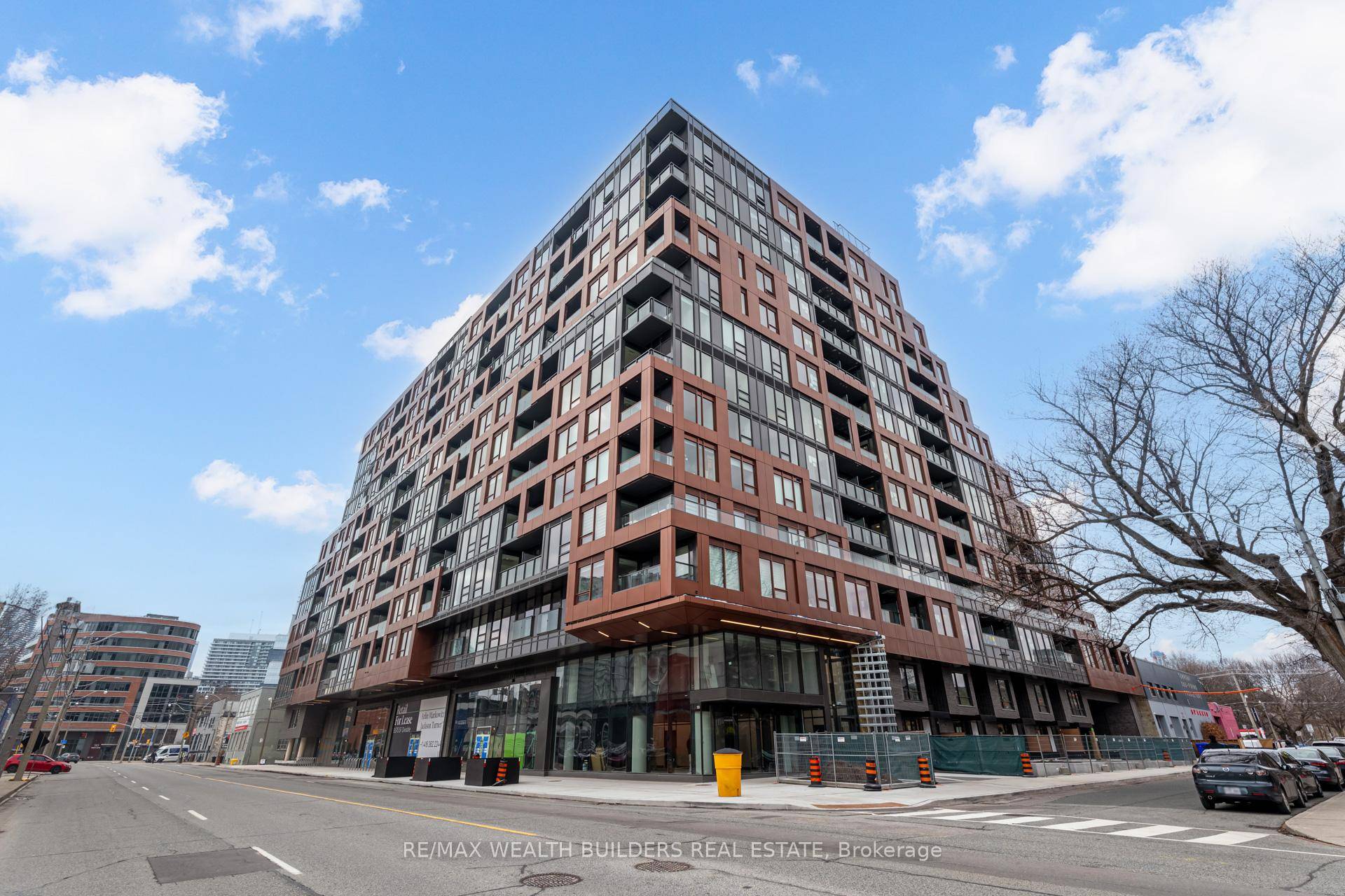 Welcome to 28 Eastern Ave, Where Modern Design Meets Unbeatable Convenience In The Heart Of Corktown !