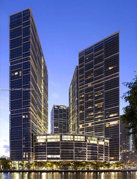 Step into the fabulous Miami lifestyle with this exclusive 18th floor studio at the prestigious Icon Brickell, offering sweeping views of the Miami River, downtown skyline, and the sparkling waters ...