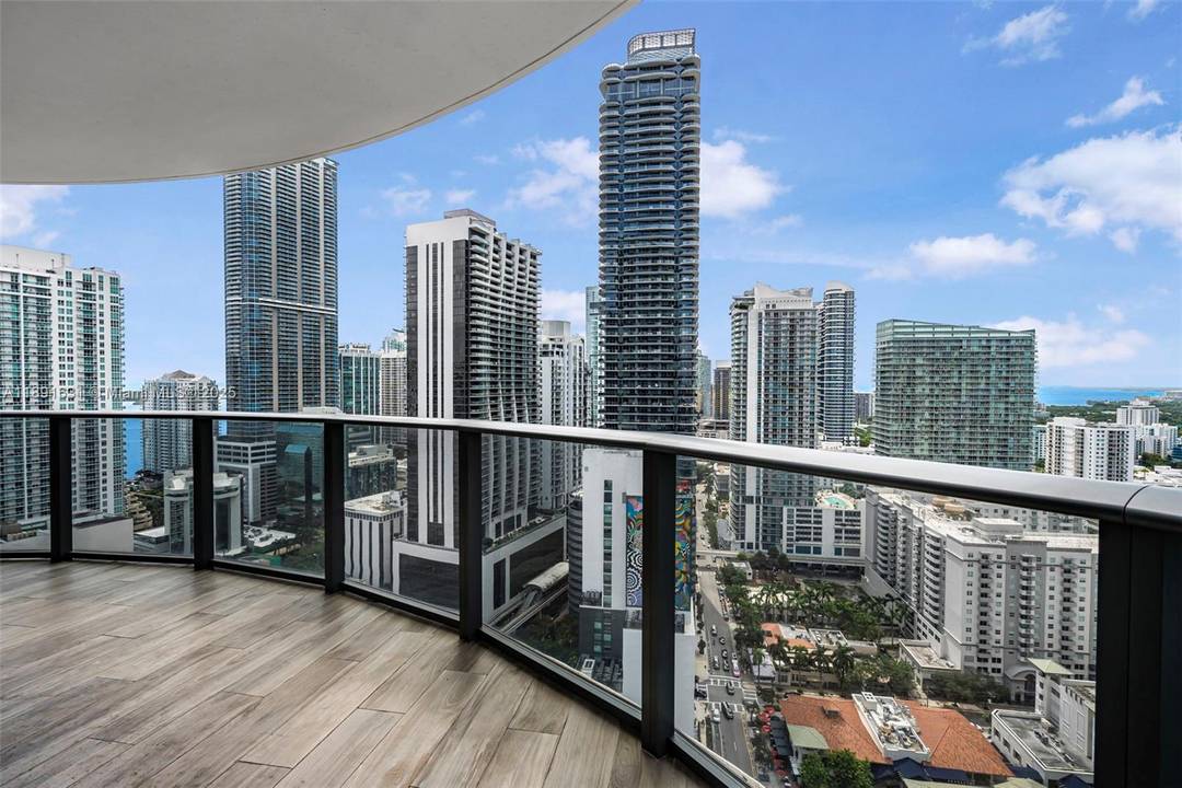 Stunning corner residence on the 29th floor in one of Brickell s most exclusive towers amp ; steps from Brickell City Center.