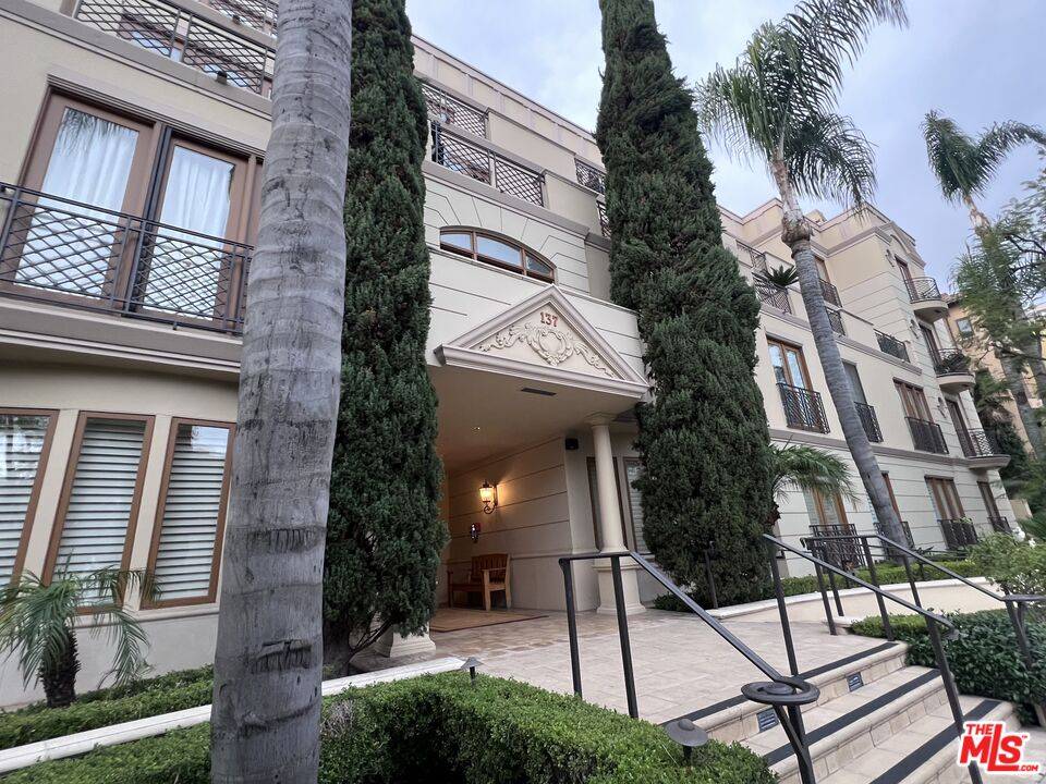 137  S Spalding Dr 2BR Beverly Hills La