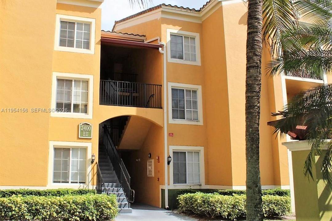 ATTENTION INVESTORS. BEST PRICED 3 2 CONDO IN ONE OF THE BEST AREAS OF MIRAMAR, JUST EAST FROM FLAMINGO Rd.