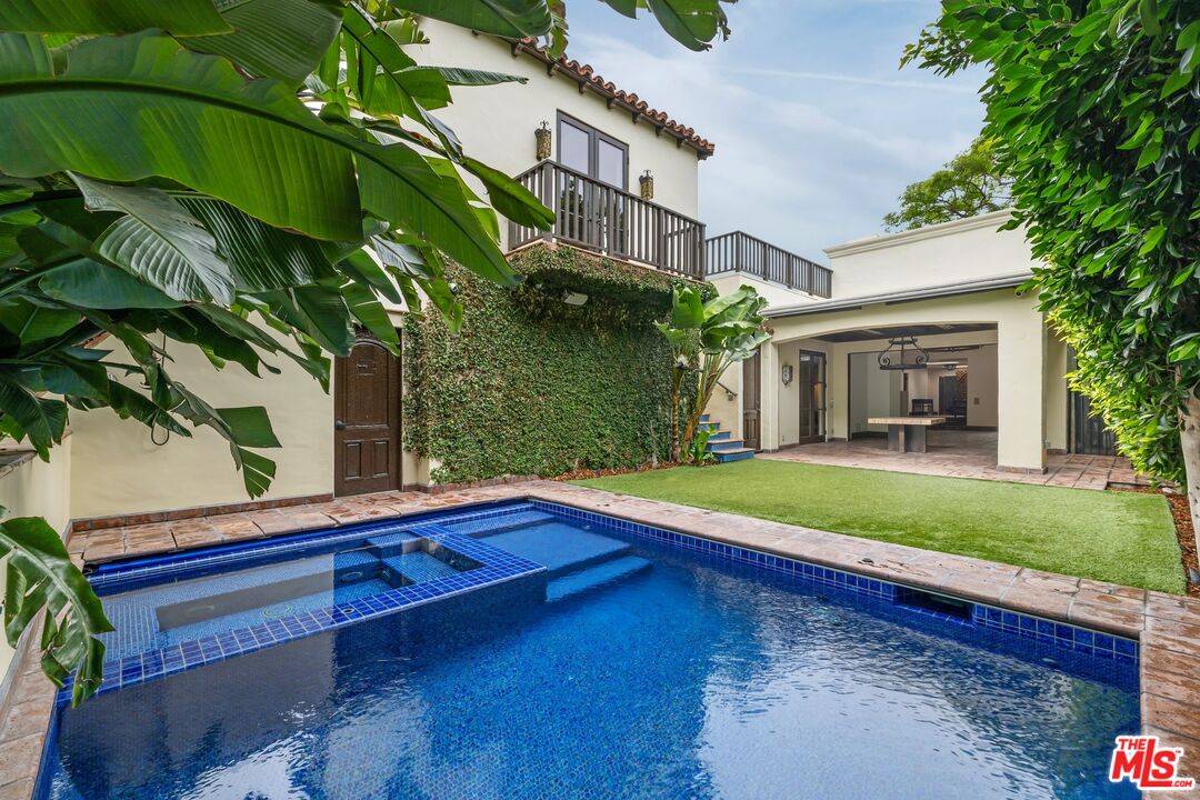 1017 S Gretna Green Way 5BR Brentwood La
