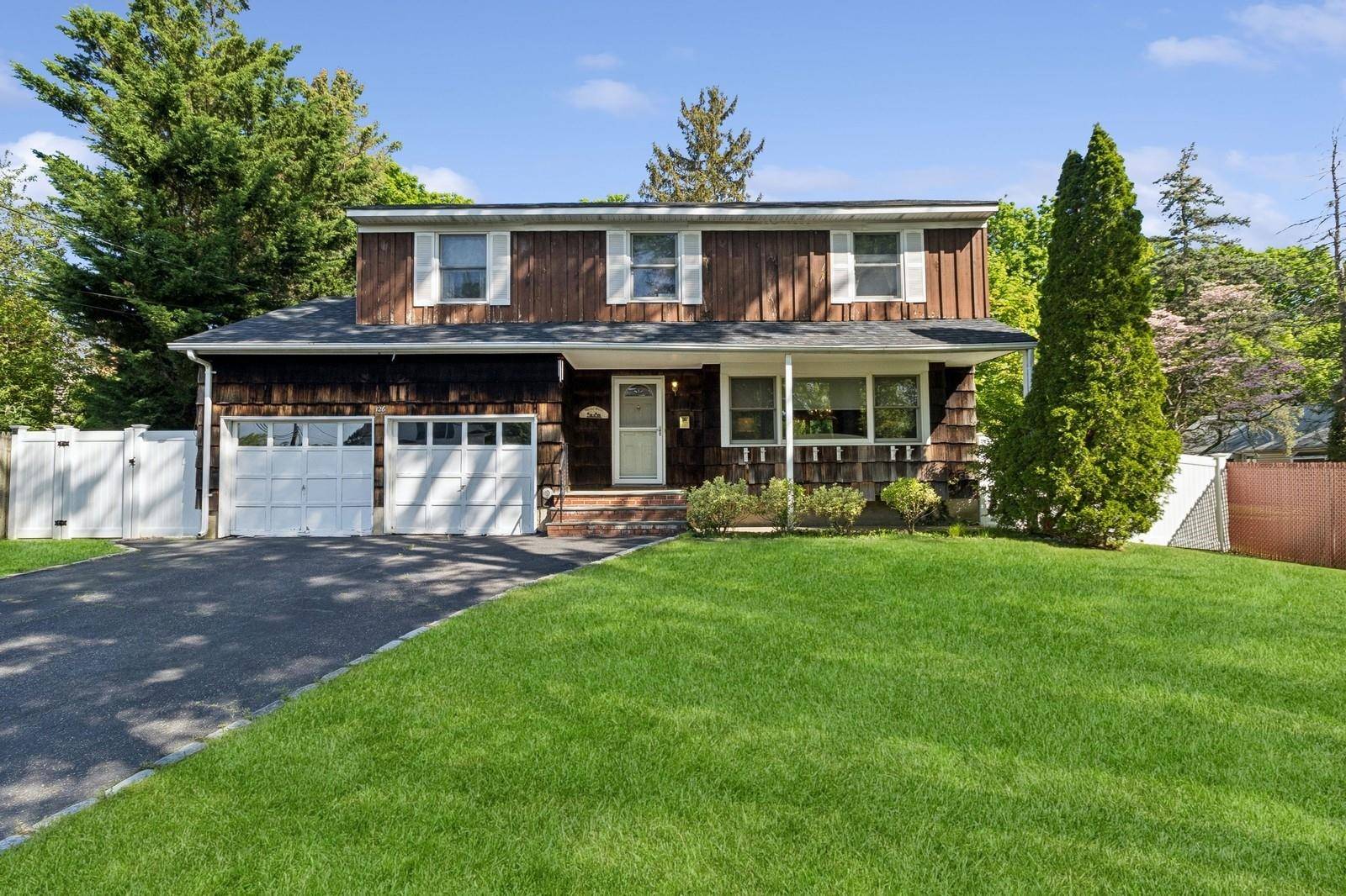 Welcome to 126 Carley Ave 4 bedroom 2 full bath 1 half Colonial on tree lined street, located a short distance to Huntington Village and LIRR.