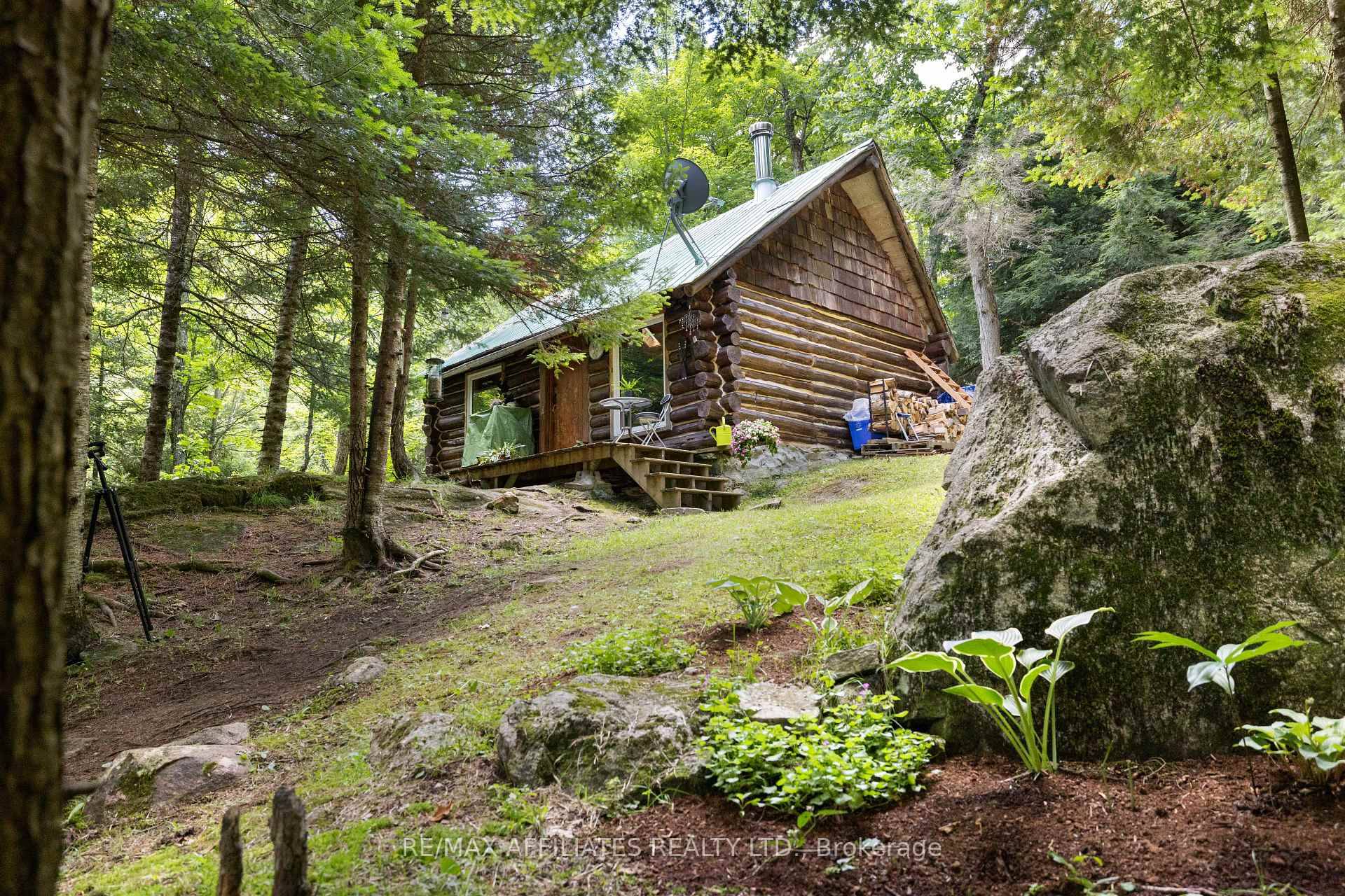 Welcome to your private off grid escape !