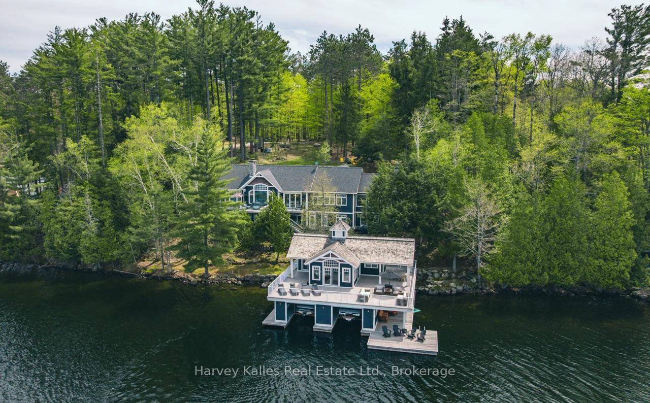 An exemplary offering. Stunning 8 bedroom summer sunset Family Lake Estate along the prestigious Port Sandfield to Foot's Bay corridor of desirable southern Lake Joseph.