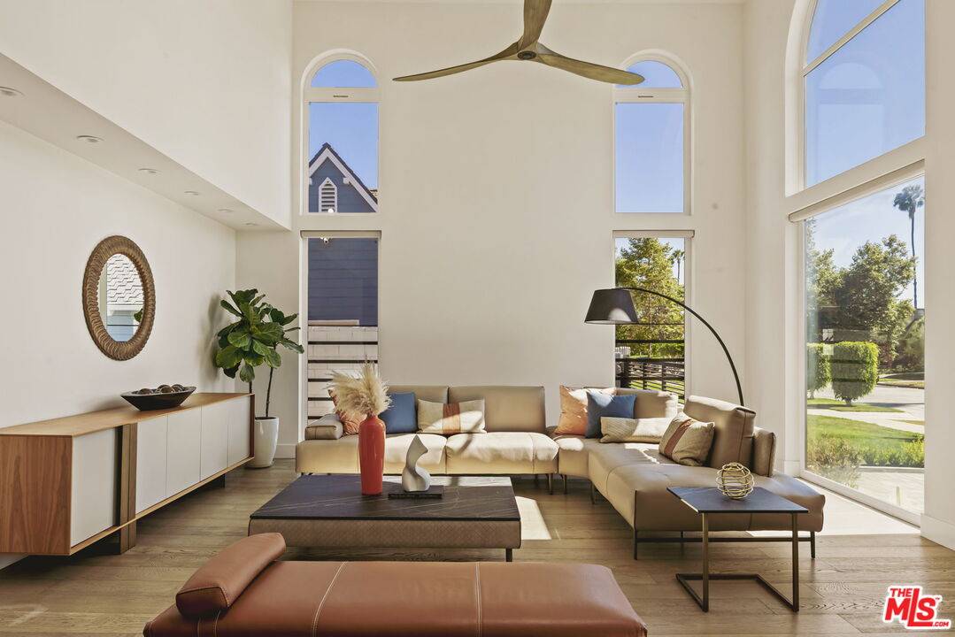 330  N Lucerne Blvd 5BR Mid Wilshire La