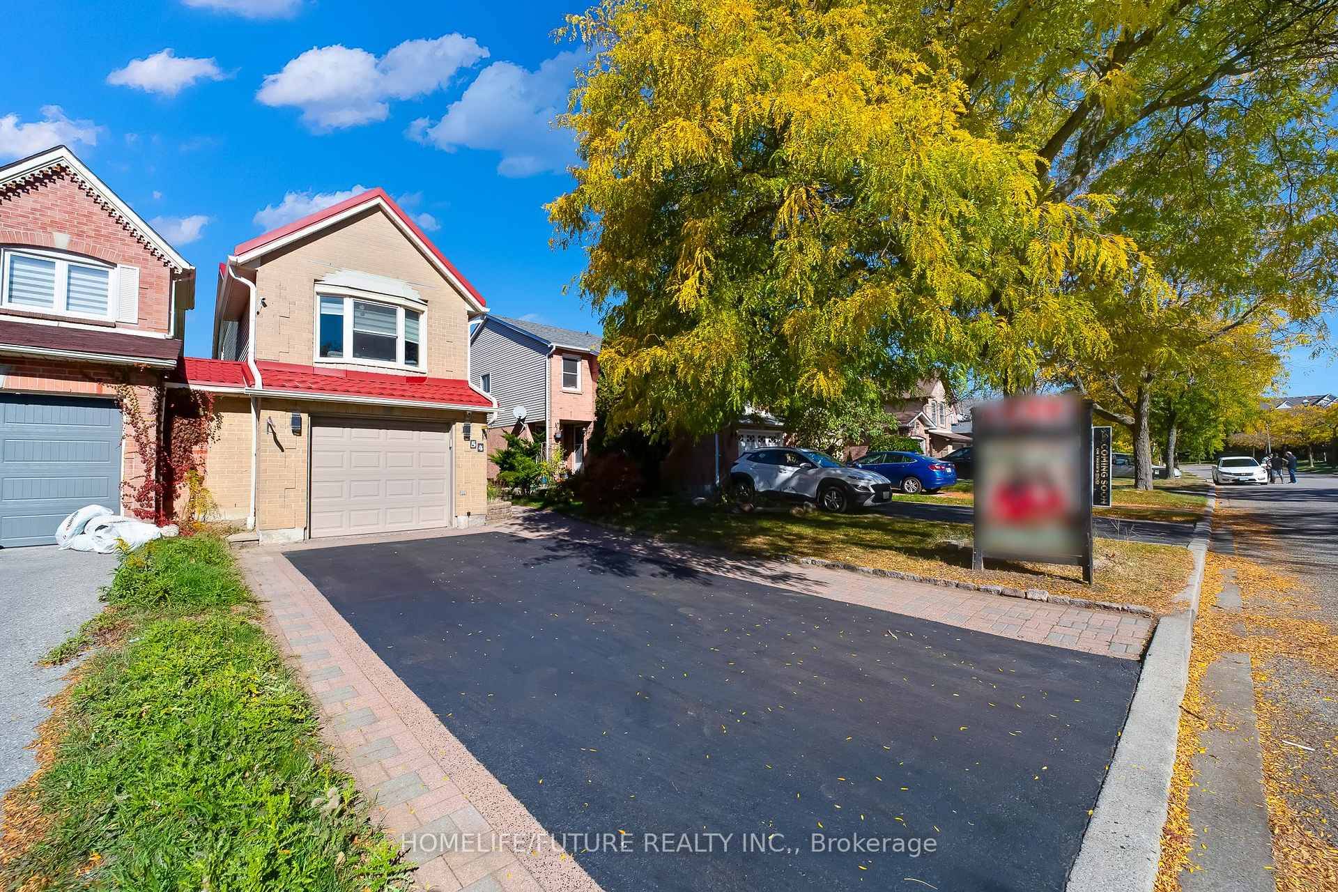 Location ! Location ! 2 Storey Family Home In a Stunning Neighbourhood Close To Everything You'll Need.
