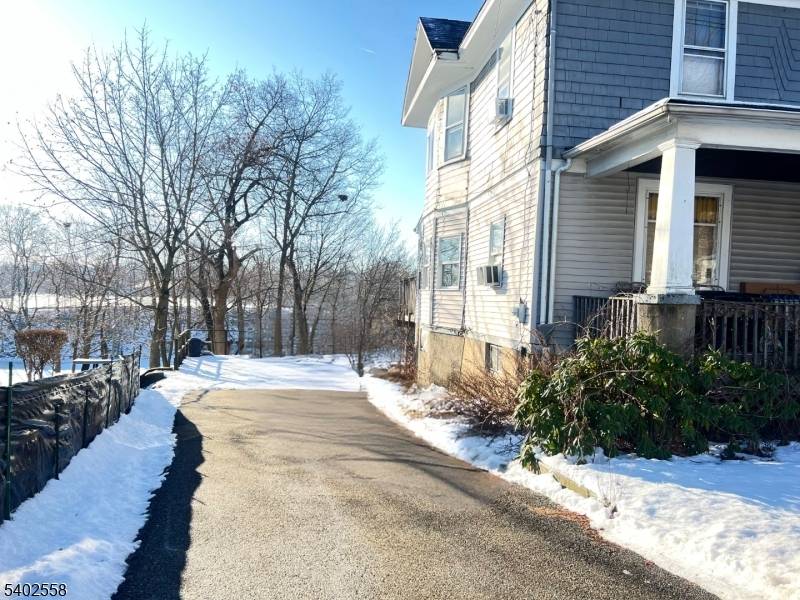 CALLING ALL INVESTORS, CONTRACTORS, buyers looking for a MOTHER DAUGHTER home.