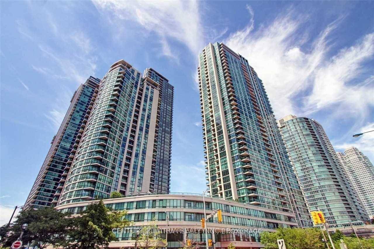 Live In The Heart Of Downtown Toronto Right On Yonge Street, Steps From Union Station, In This Spacious 1 1 Unit.